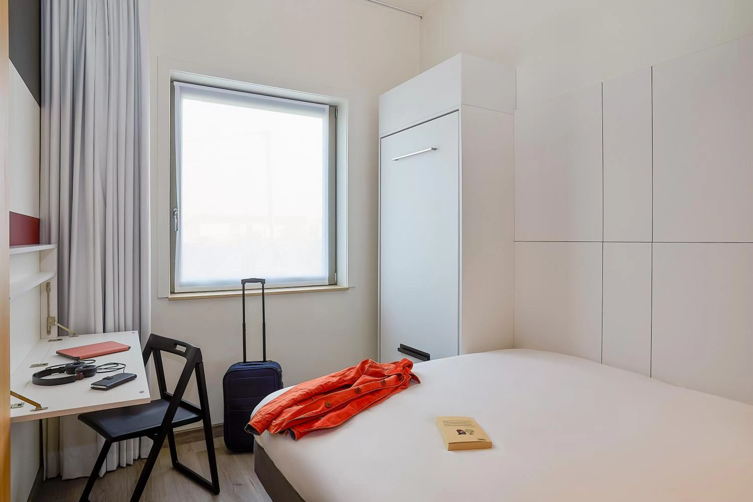 Photo of the whole room, Bed in ibis budget Oostende Airport