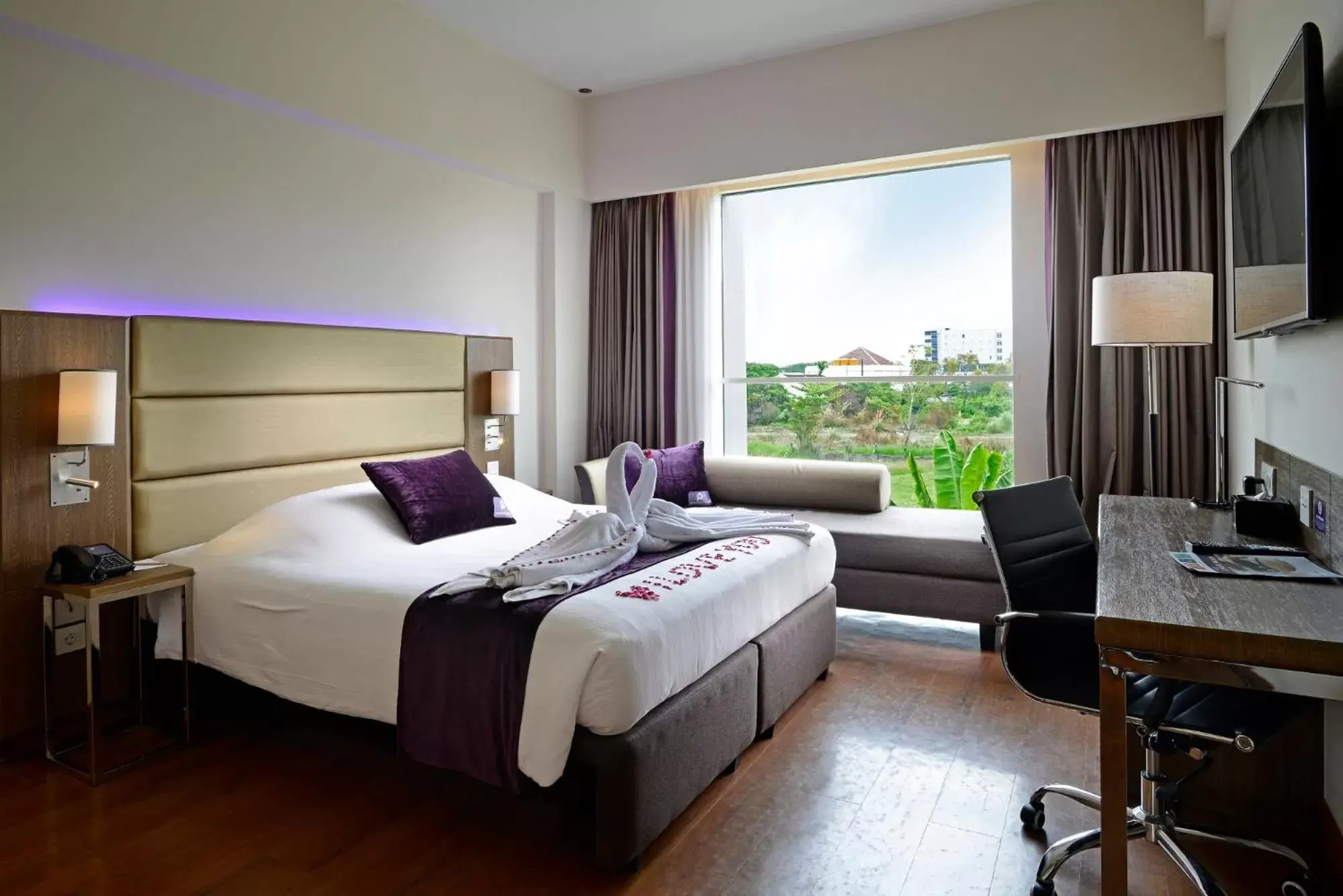 Queen Premier Large Room in Premier Place Surabaya Airport Queen Premier Large Room in Premier Place Surabaya Airport