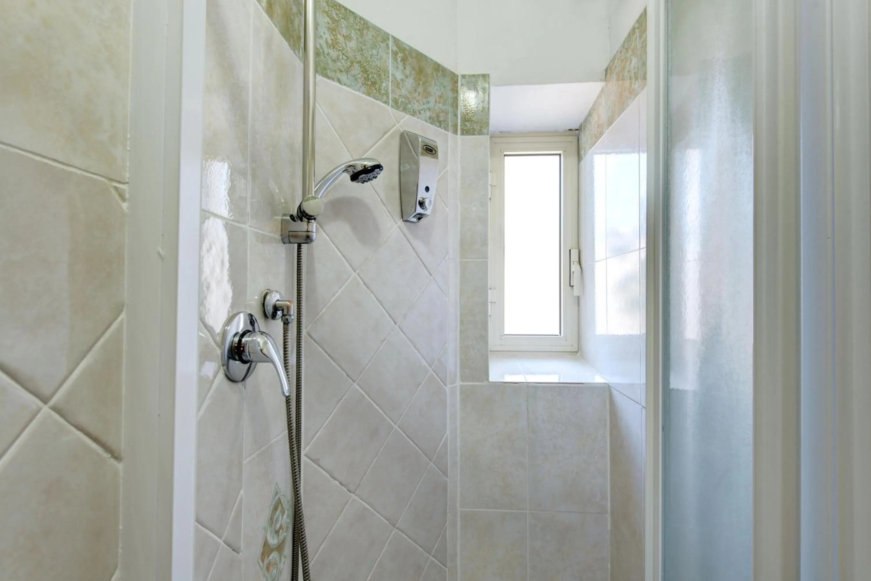 Shower in In the Center Guesthouse