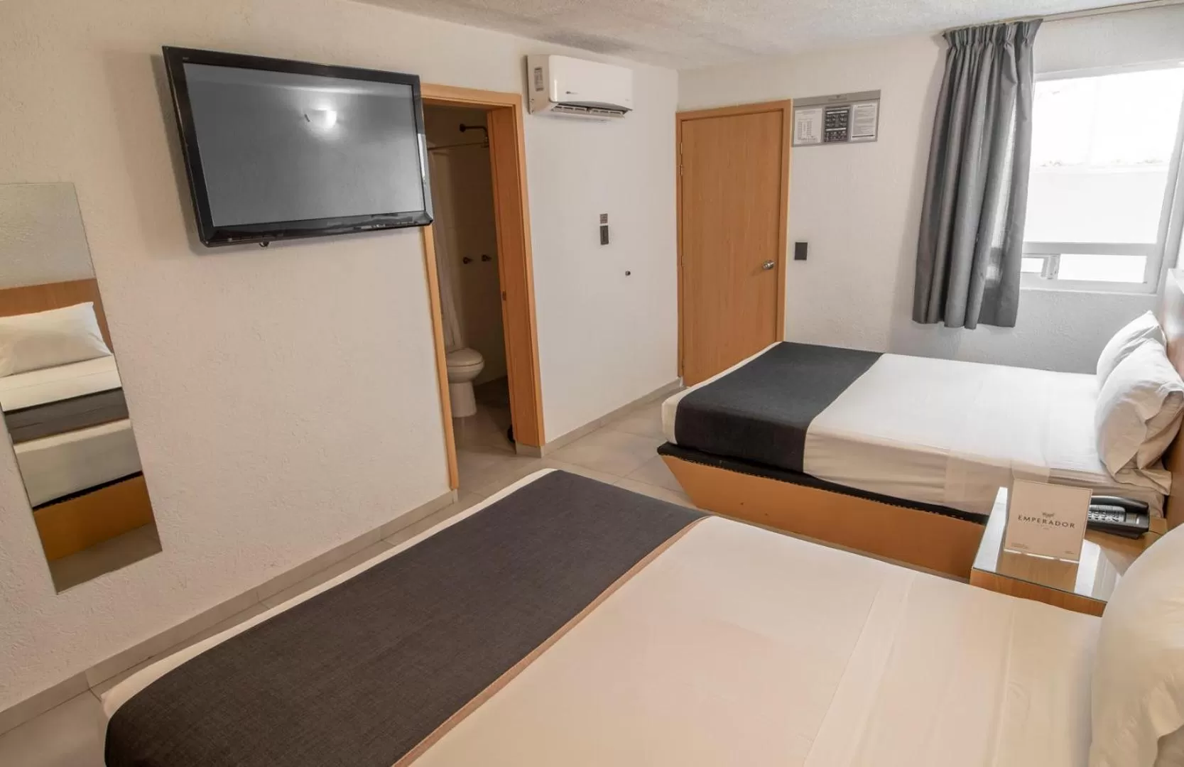 Bed in Hotel Emperador centro Guadalajara y Remodelado