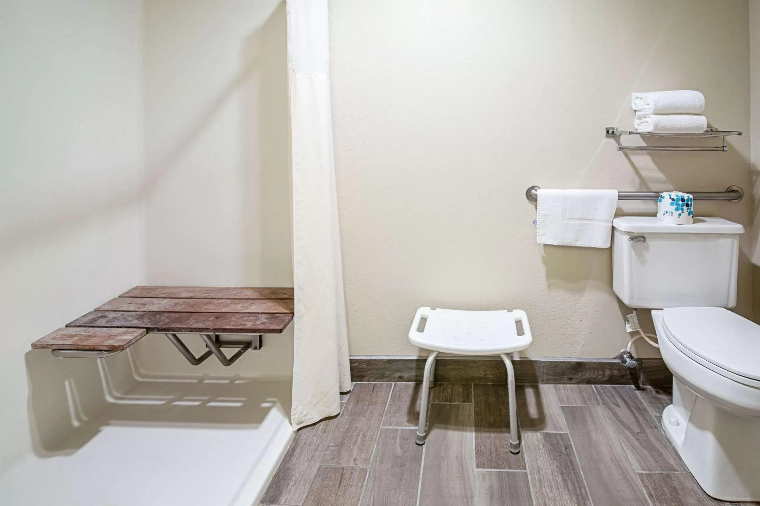 Bathroom in Quality Inn Huron