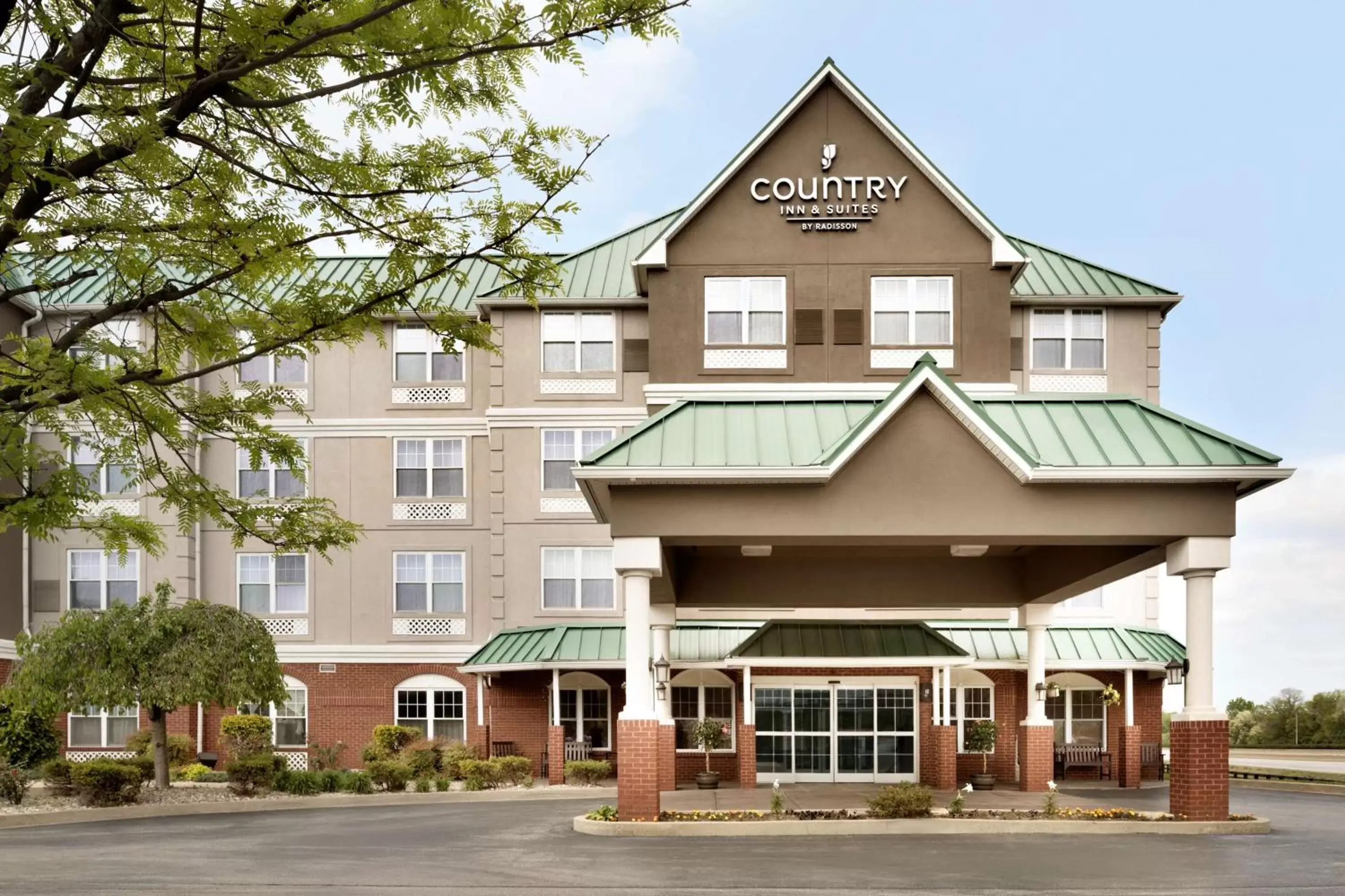 Property building in Country Inn & Suites by Radisson, Louisville East, KY