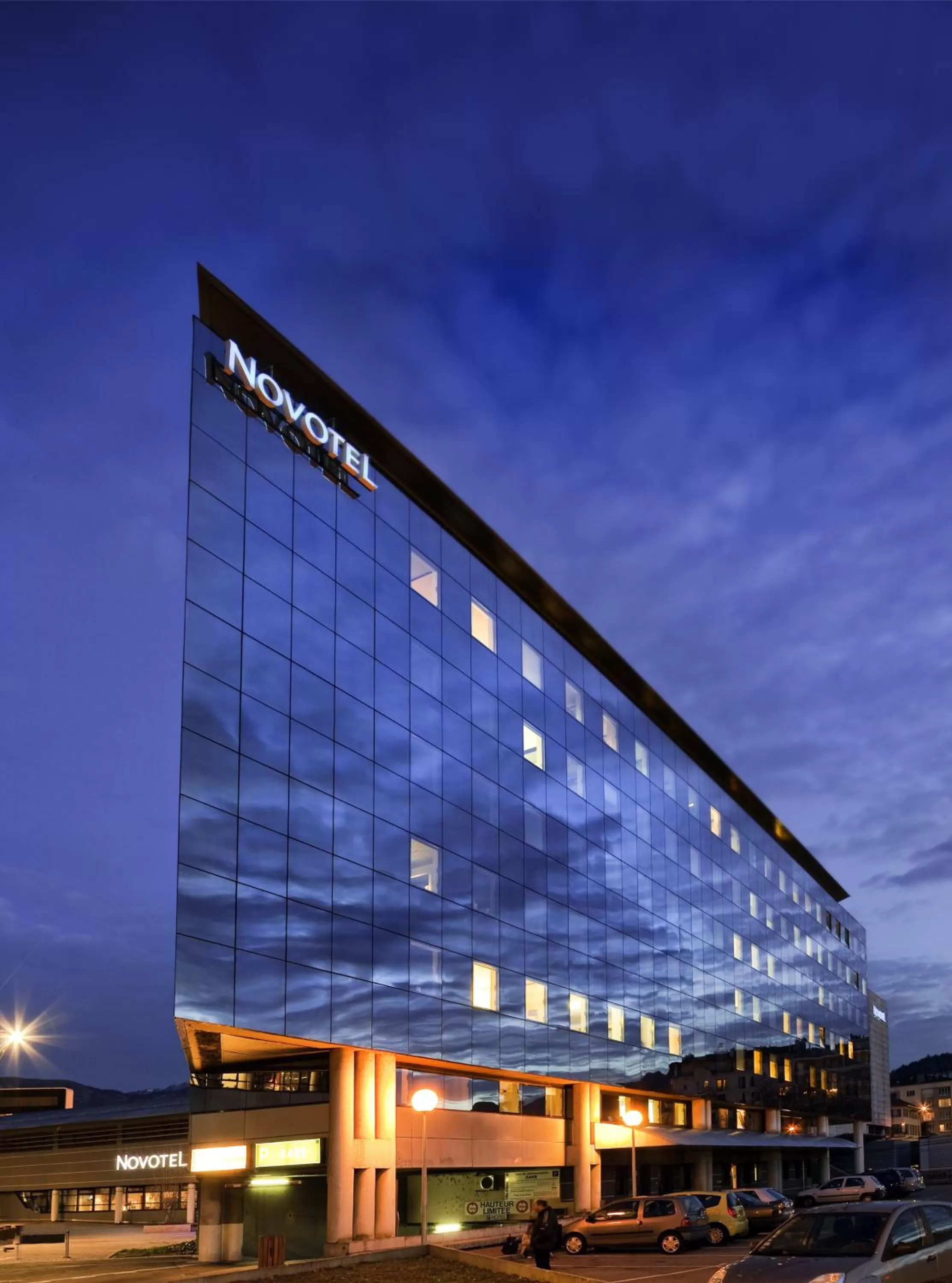 Facade/entrance in Novotel Annecy Centre