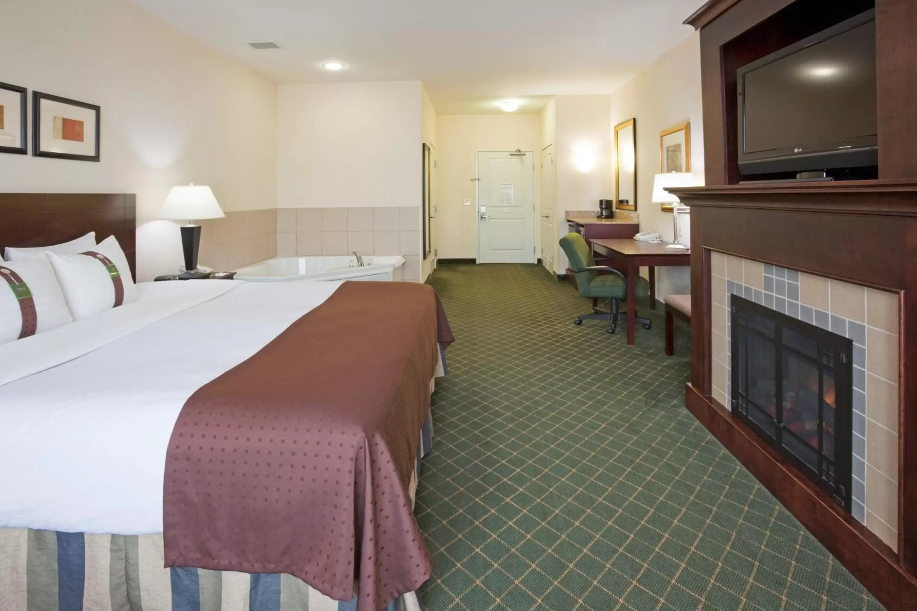 Photo of the whole room in Holiday Inn Conference Center Marshfield, an IHG Hotel Photo of the whole room in Holiday Inn Conference Center Marshfield, an IHG Hotel