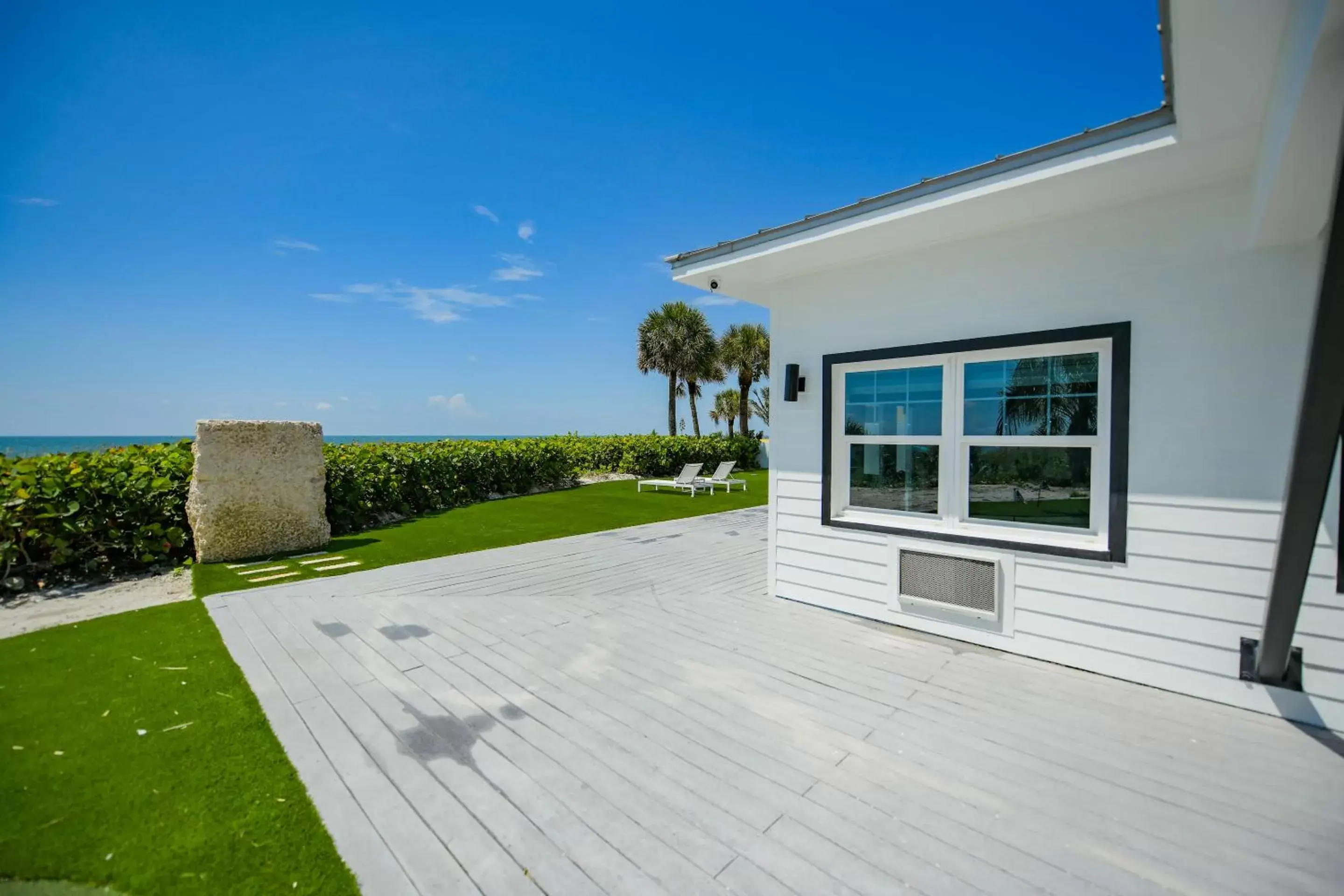 Patio in Casey Key Resorts - Beachfront