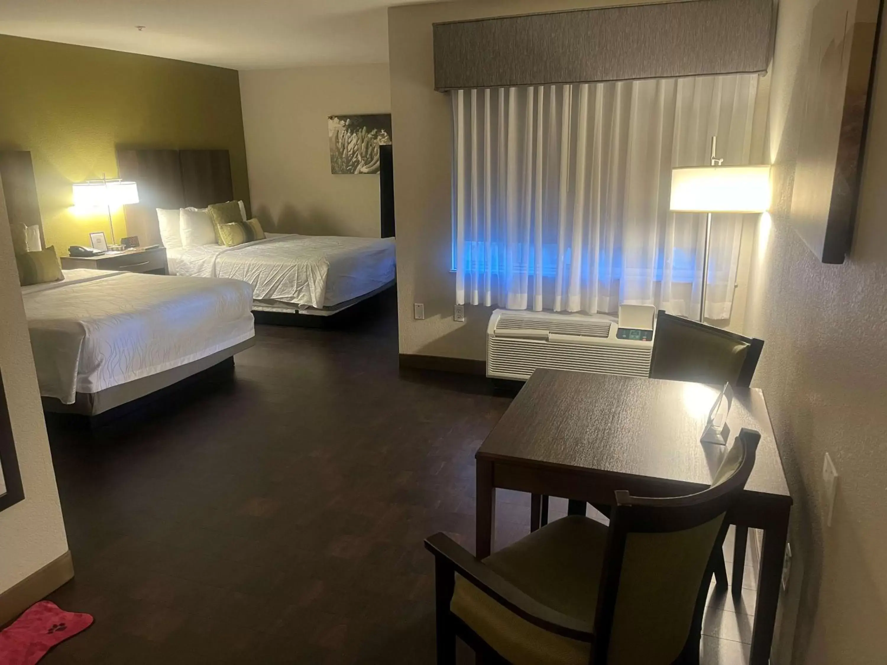 Bedroom in Best Western North Phoenix Hotel