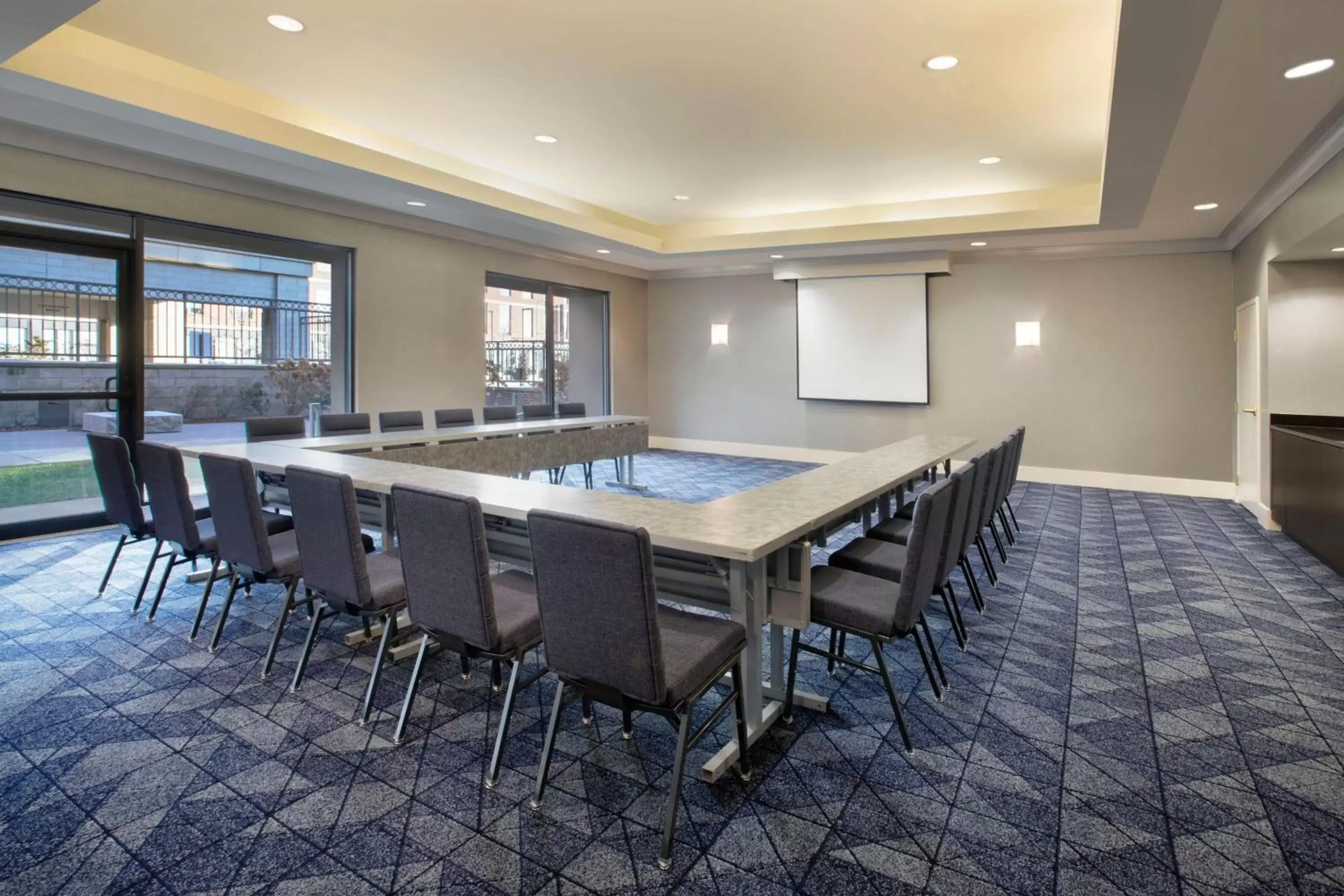 Meeting/conference room in Courtyard Worcester