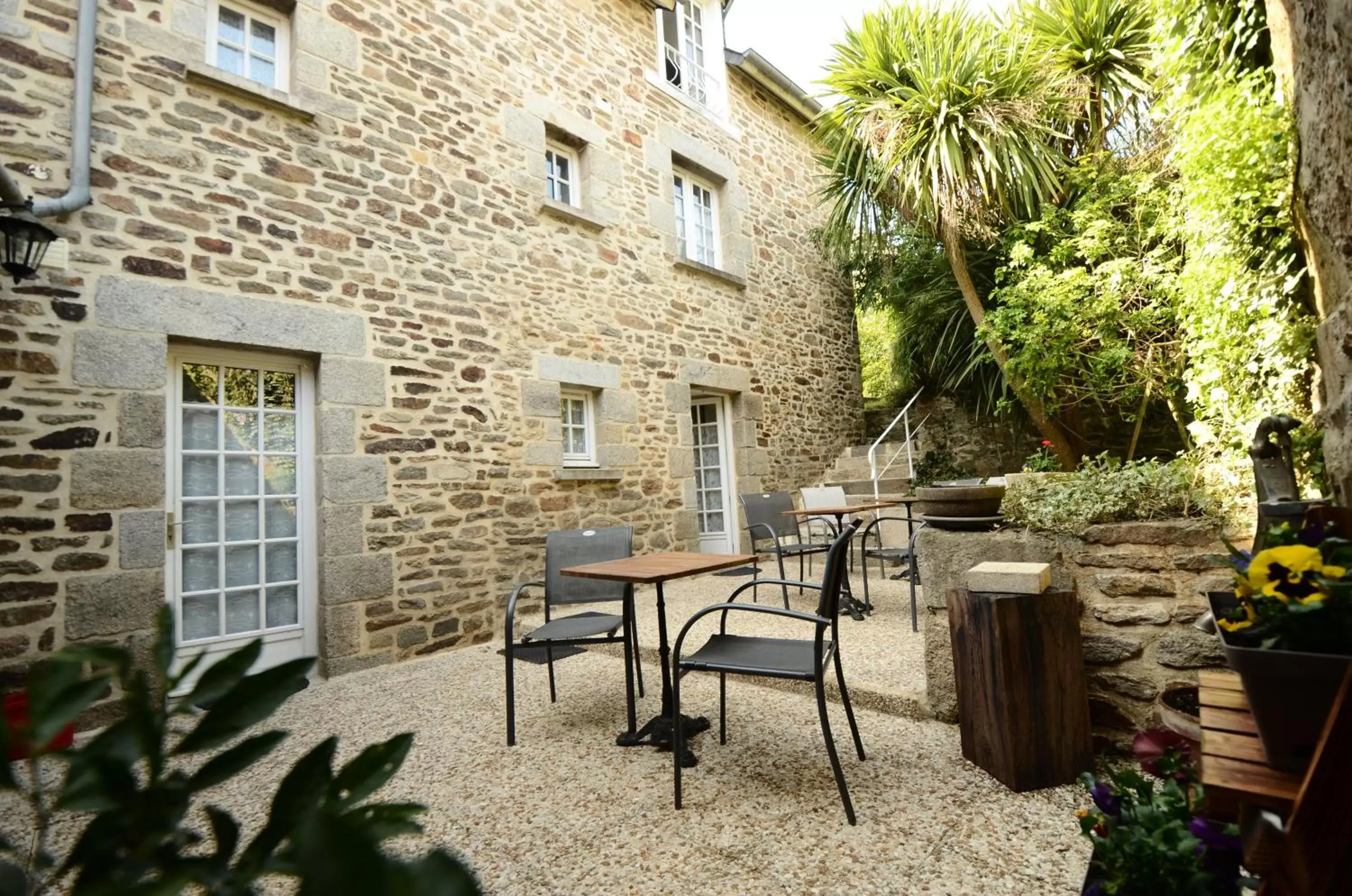 Patio in Hotel De La Porte Saint-Malo