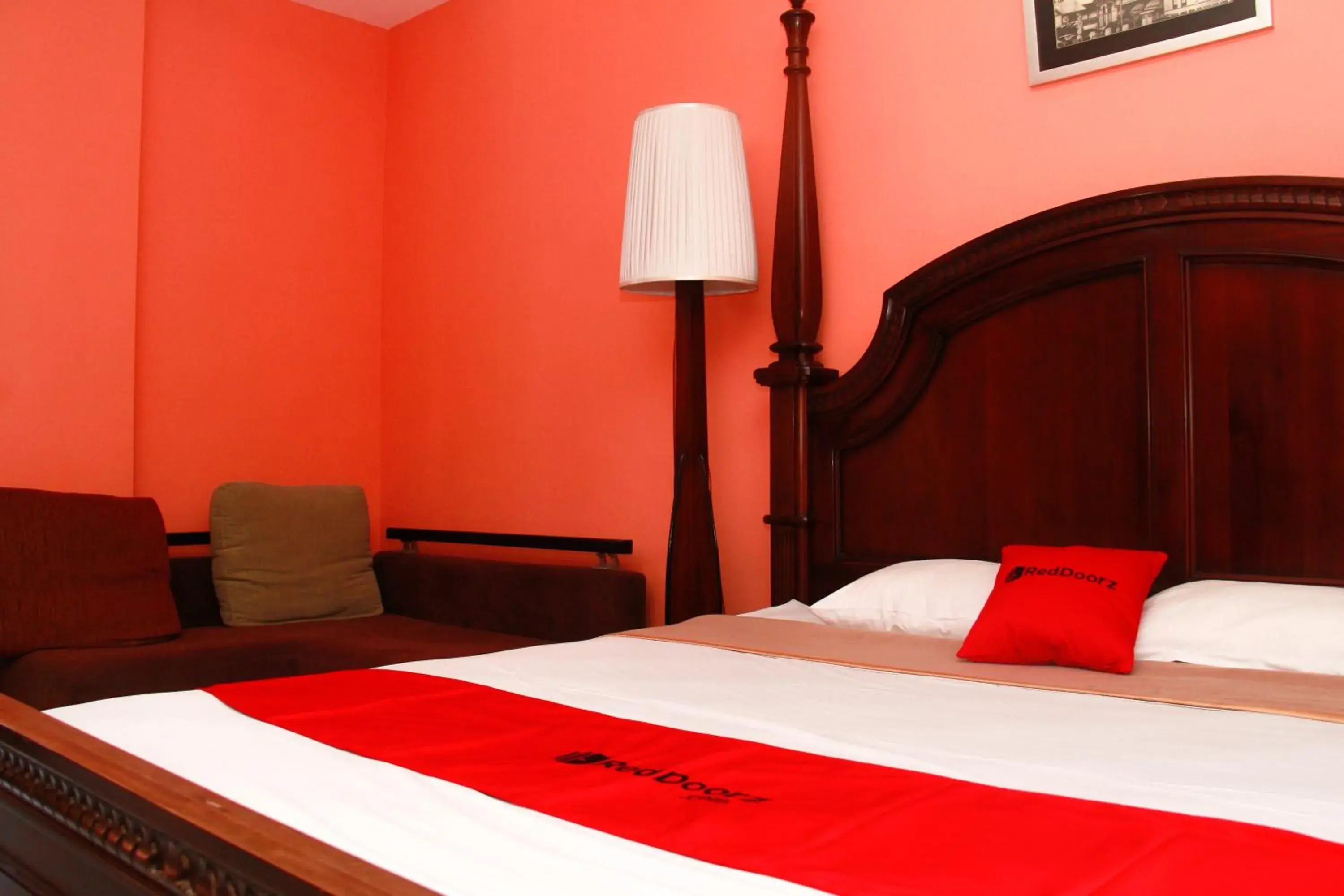 Bedroom, Bed in RedDoorz @ Sersan Bajuri