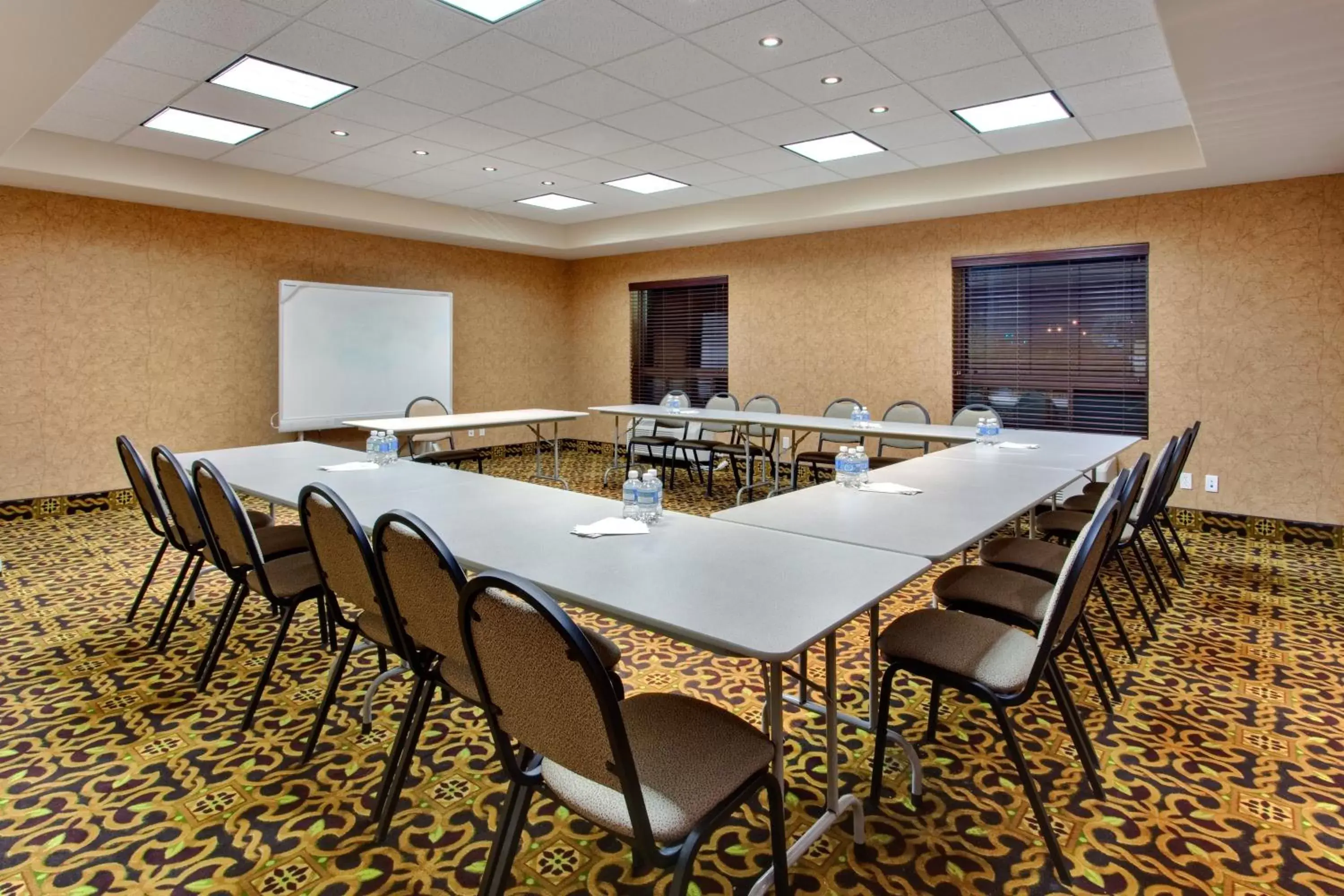 Meeting/conference room in Holiday Inn Express & Suites Whitecourt, an IHG Hotel