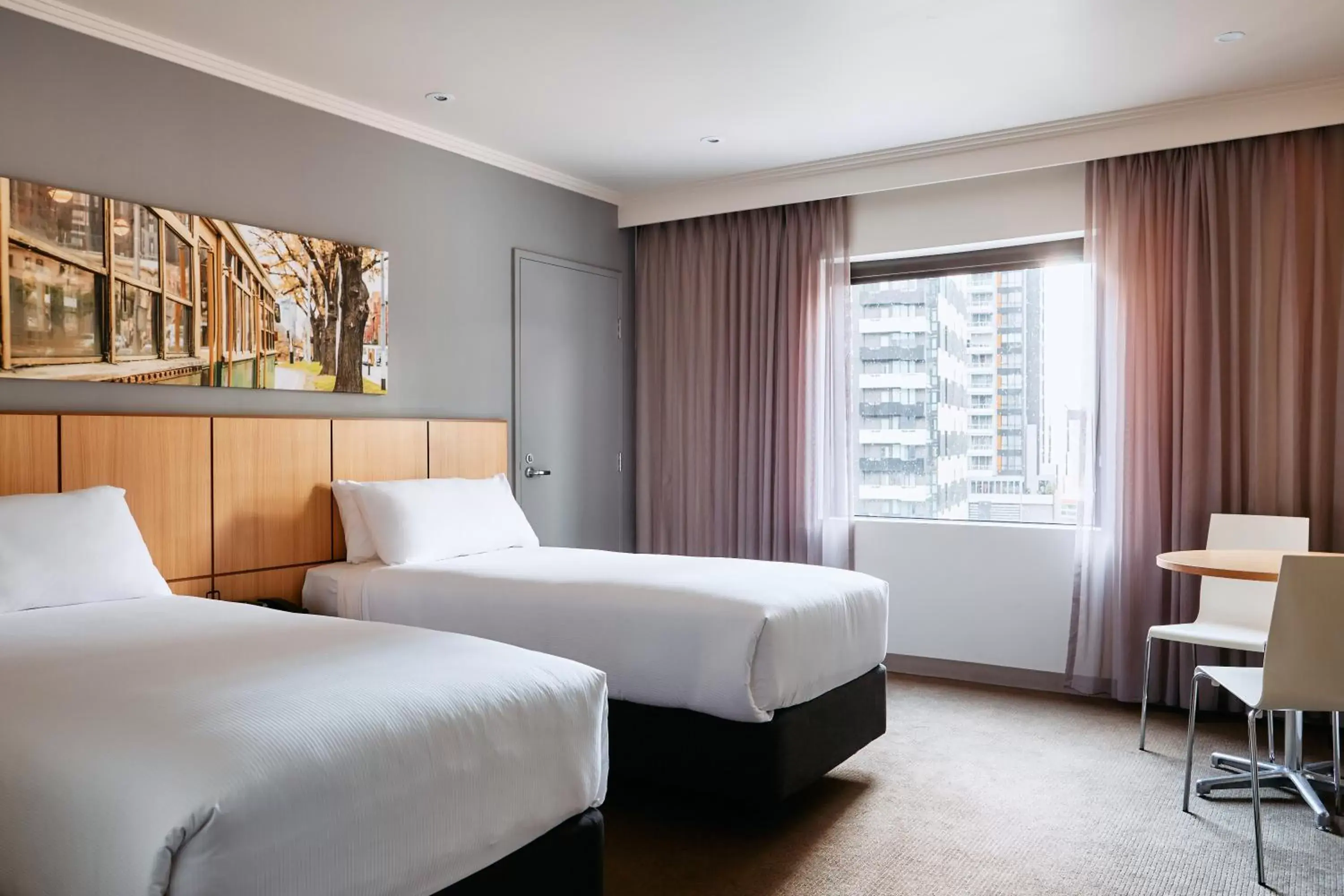 Deluxe Accessible Twin Room in Mercure Melbourne Southbank