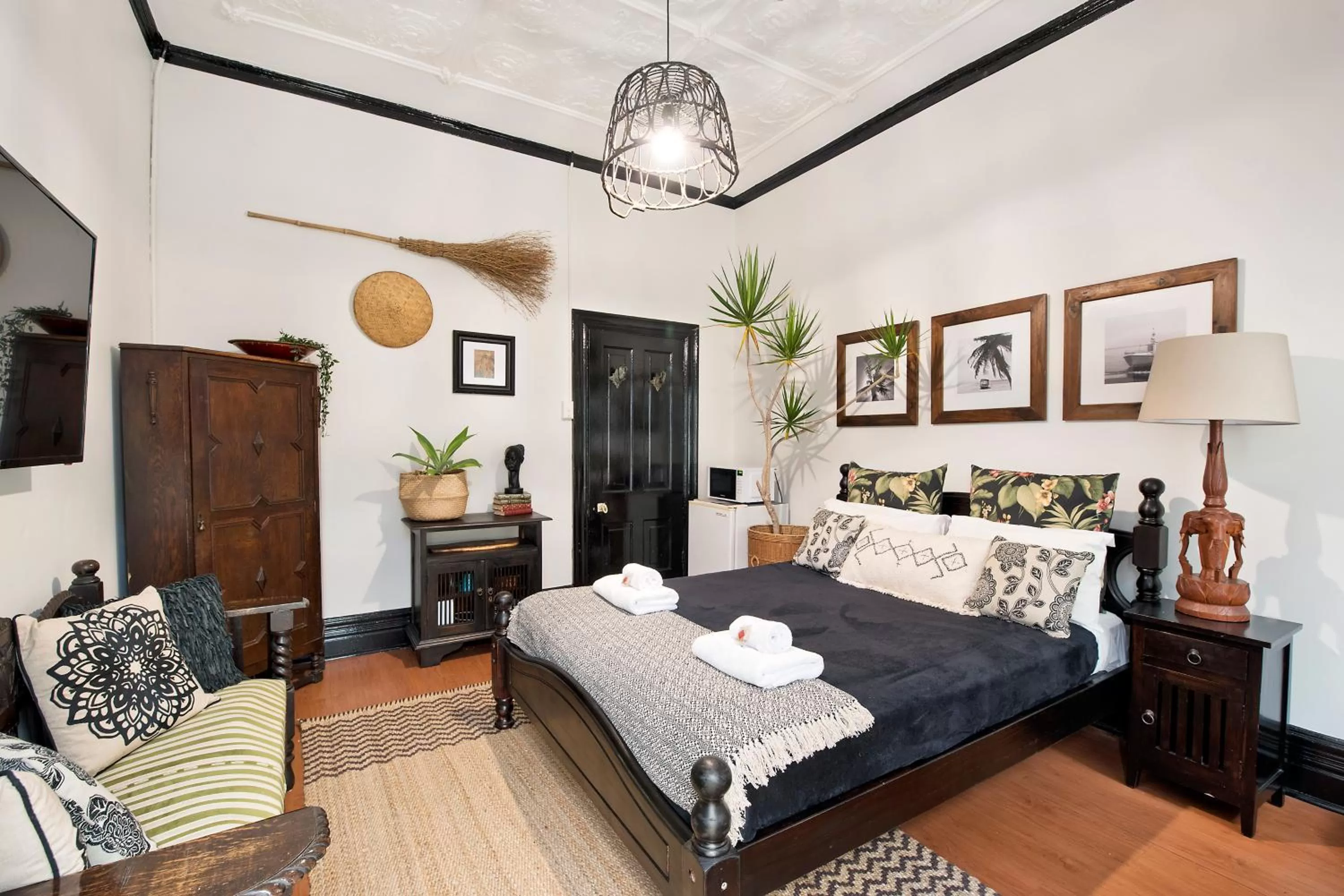 Bed in Manly Waves Studios & Apartments