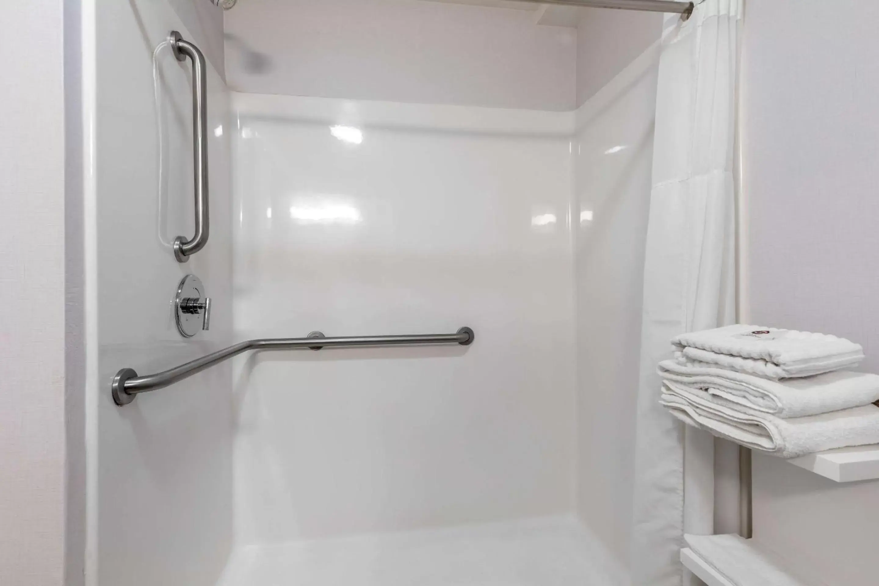 Bathroom in Comfort Inn Sherman Bathroom in Comfort Inn Sherman