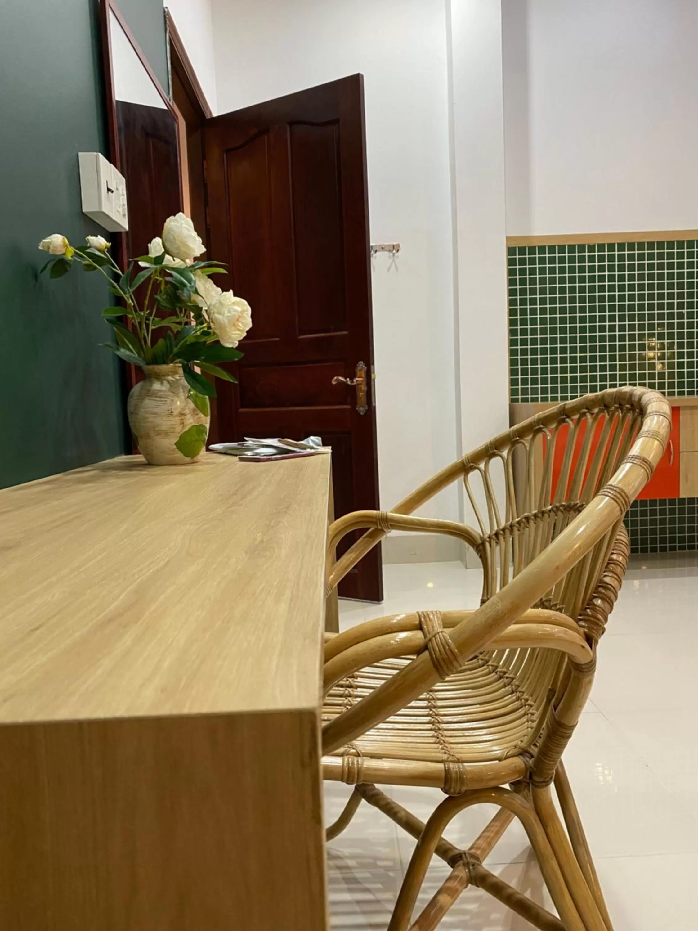 TV/Entertainment Center in Emerald Boutique Stay 2