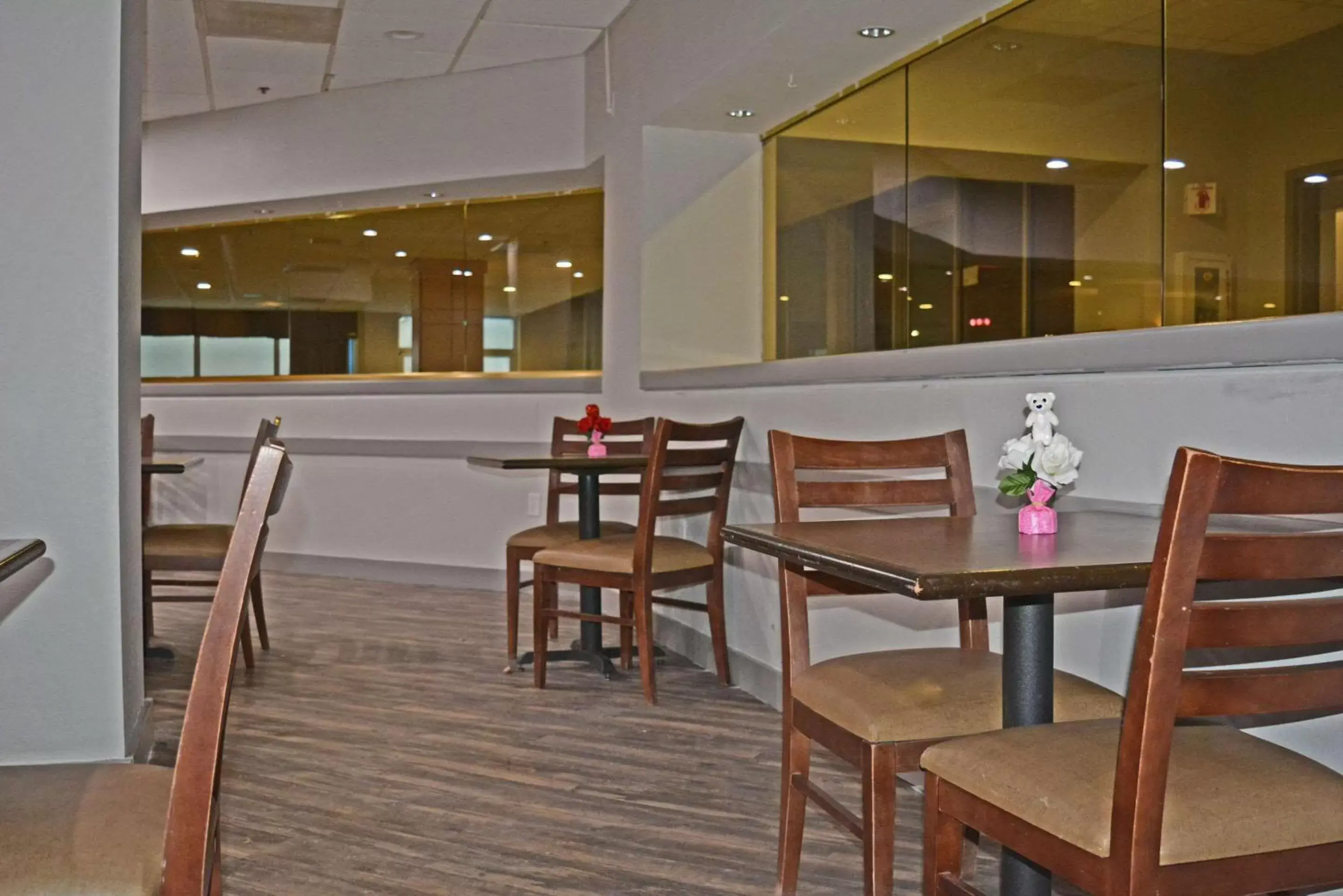 Breakfast, Restaurant/Places to Eat in Quality Inn & Suites East Syracuse - Carrier Circle