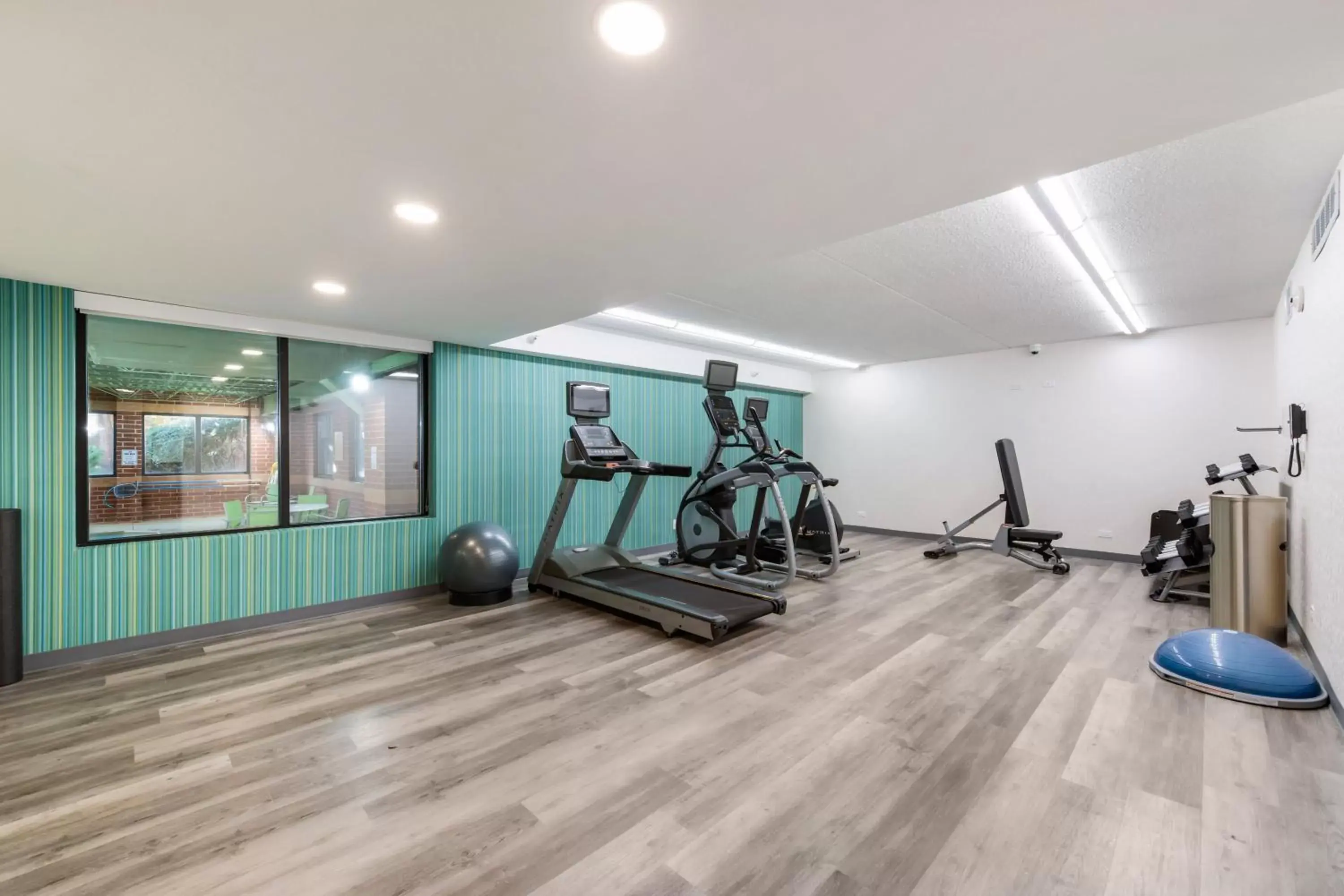 Fitness centre/facilities, Fitness Center/Facilities in Holiday Inn Express Naperville, an IHG Hotel