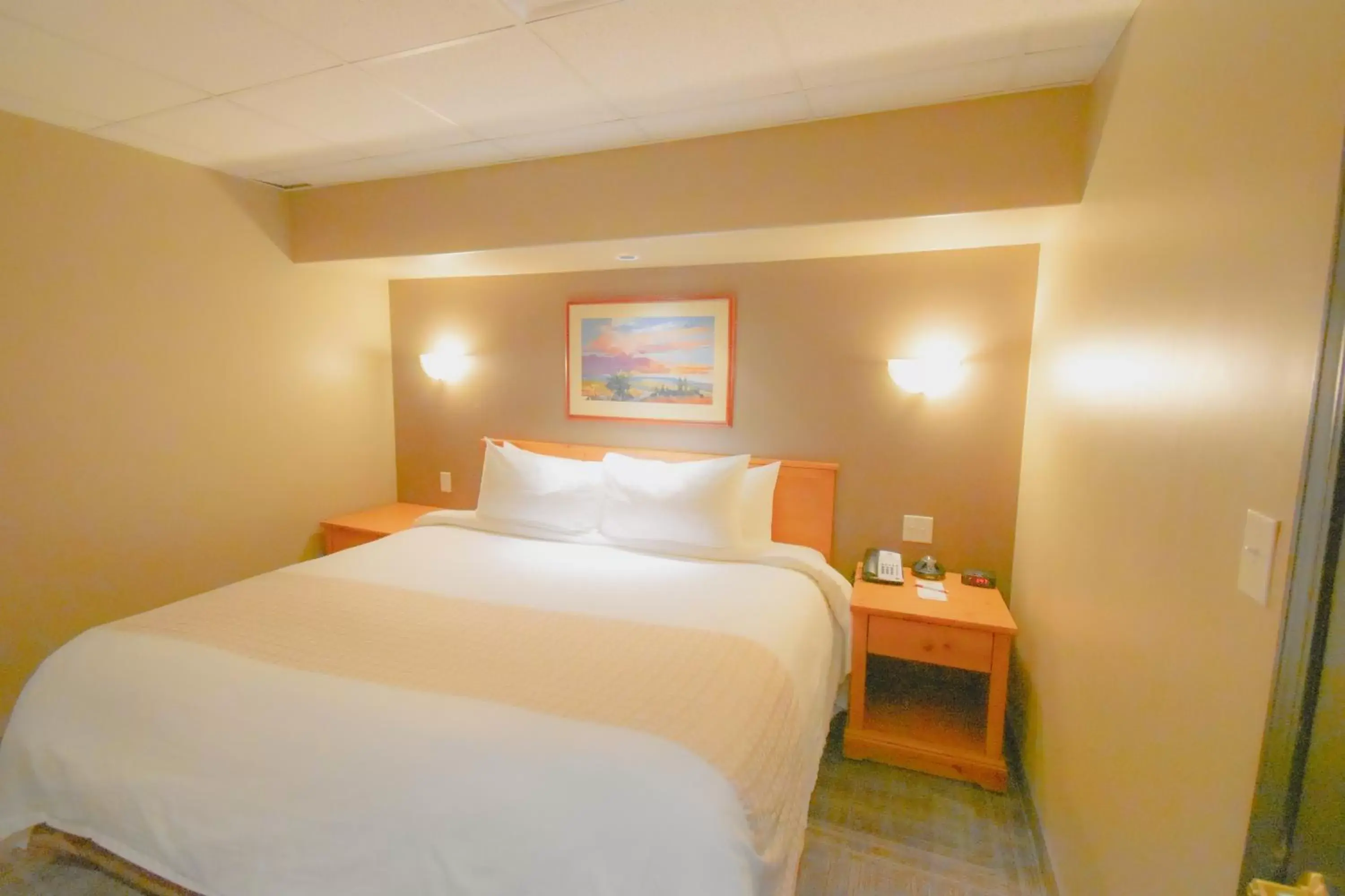 Bedroom, Bed in Canad Inns Destination Centre Portage la Prairie
