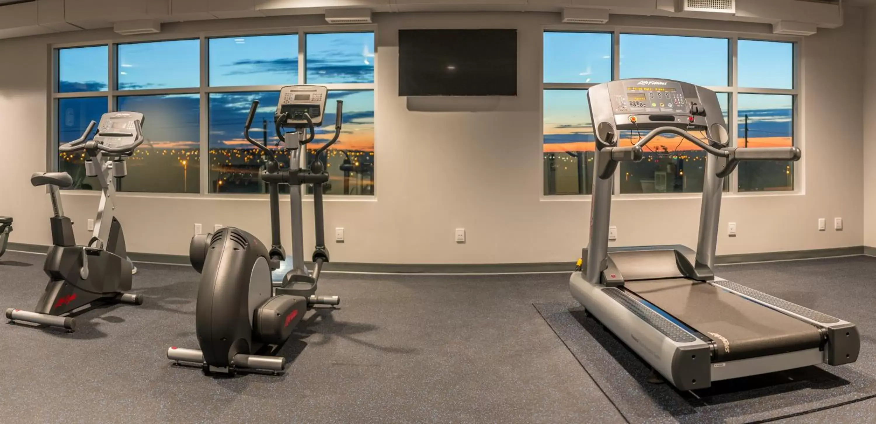 Fitness centre/facilities, Fitness Center/Facilities in Hotel Clique Calgary Airport