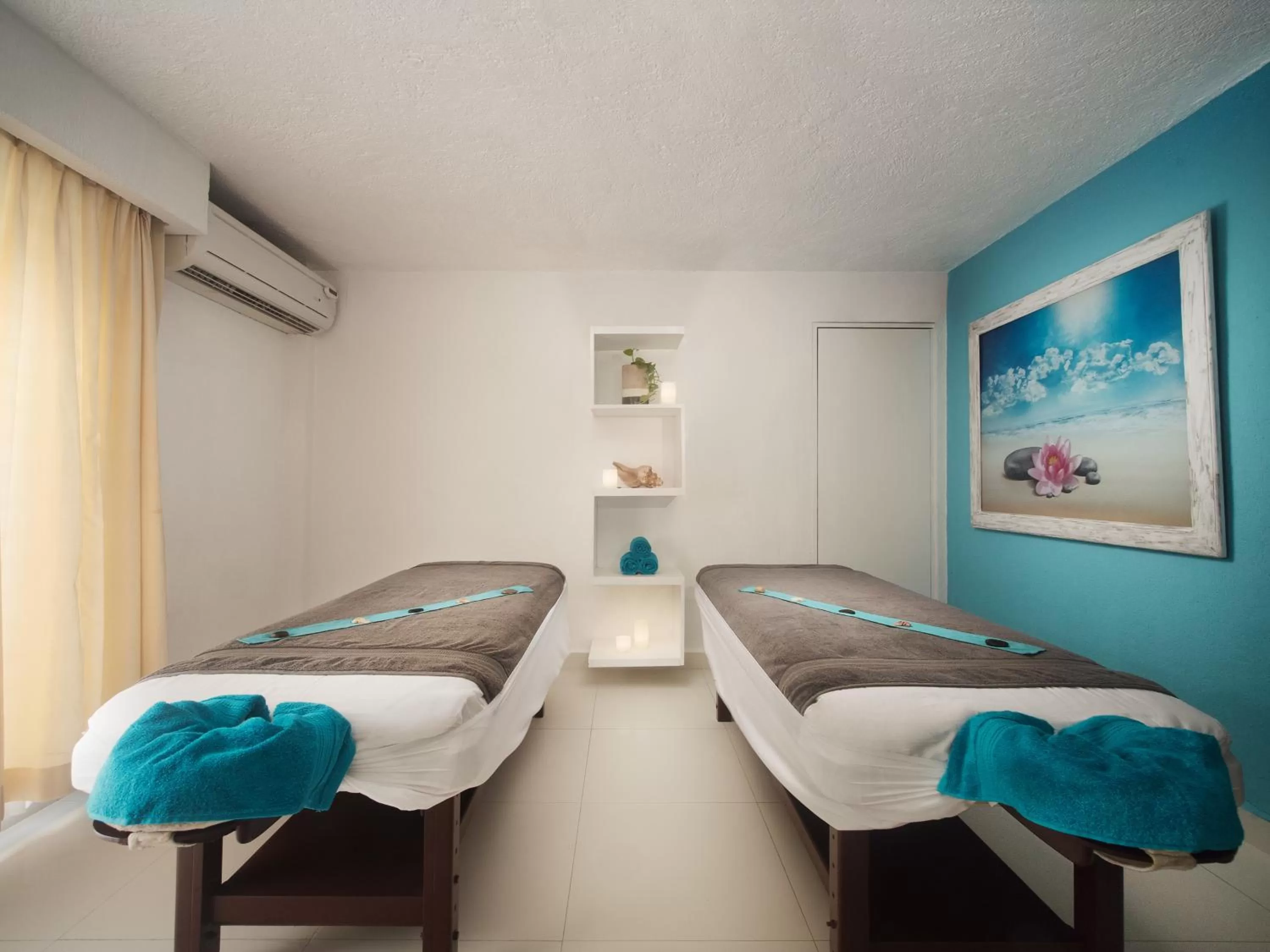 Bed in El Cid La Ceiba Beach