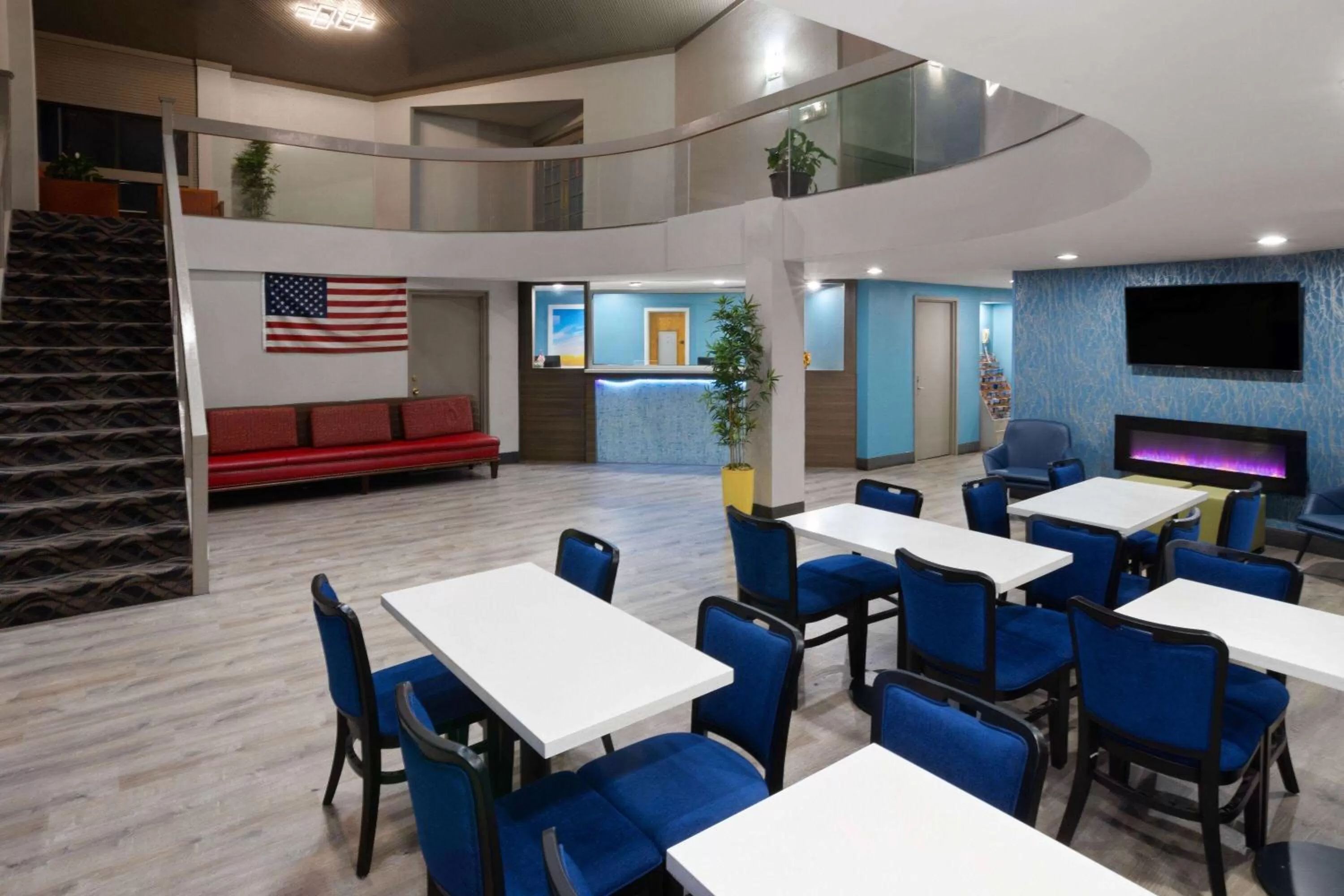 Lobby or reception in Days Inn & Suites by Wyndham Northwest Indianapolis