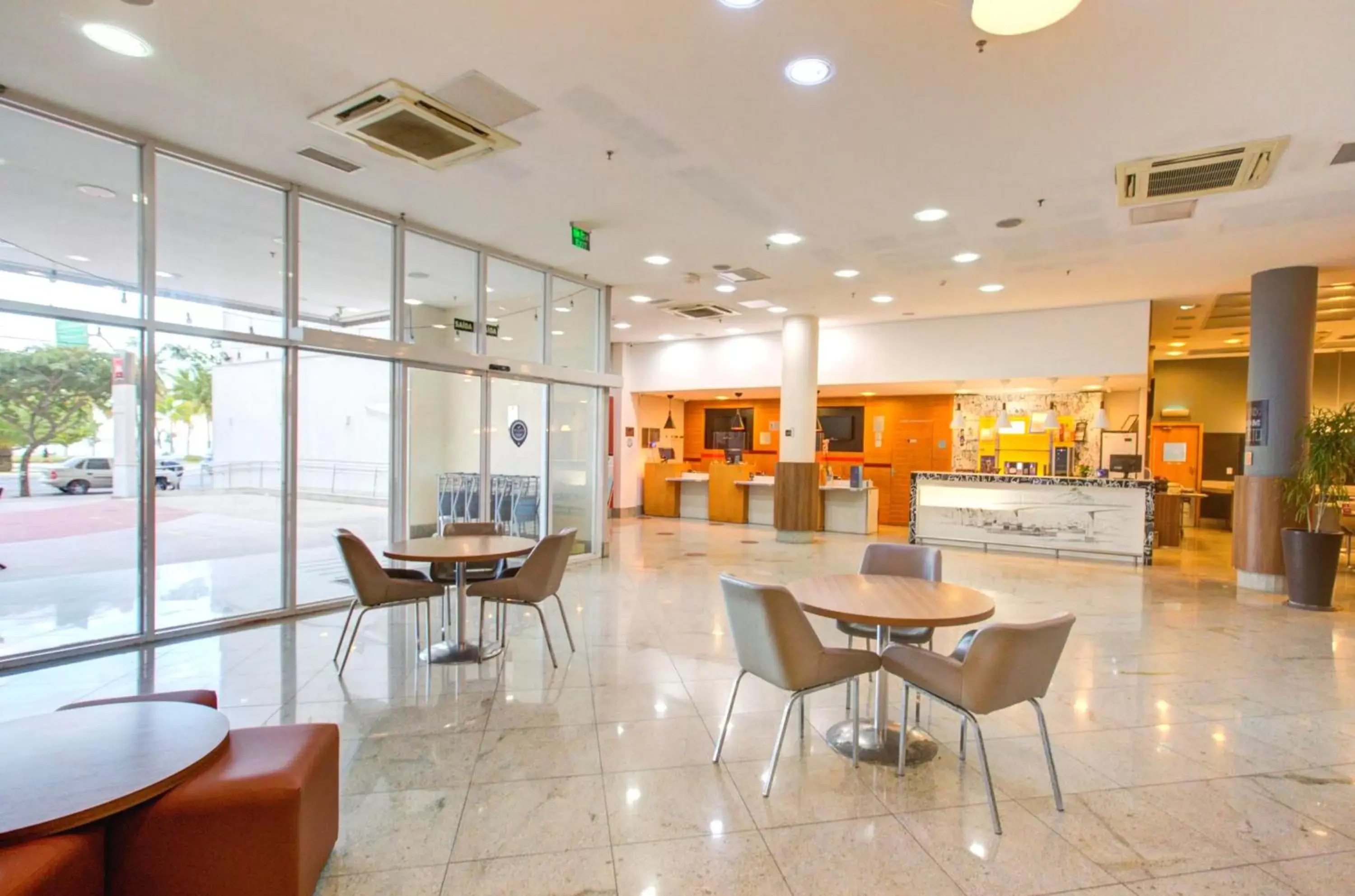 Lobby or reception, Restaurant/Places to Eat in ibis Vitoria Praia de Camburi