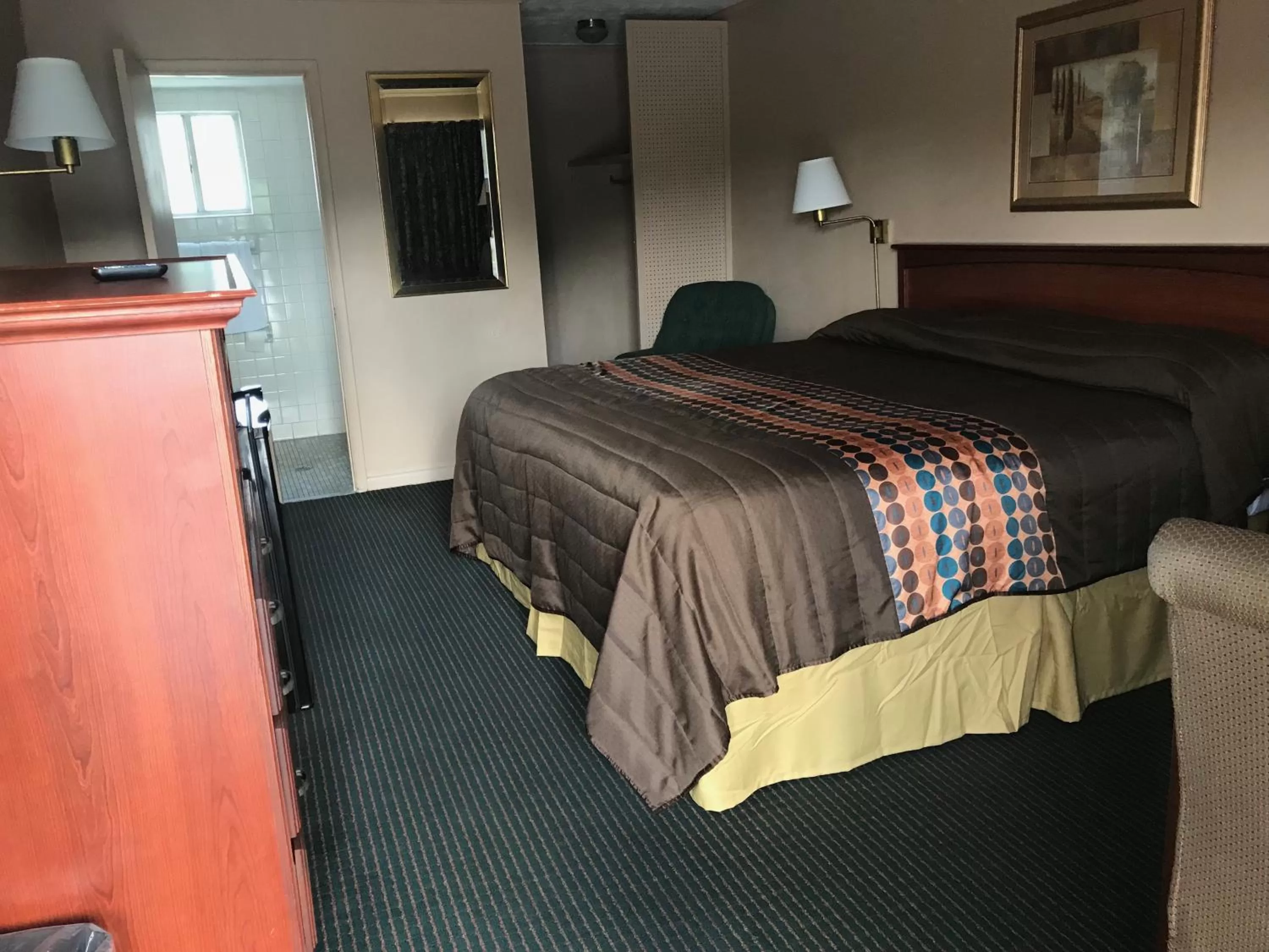 Bed in Redwood Inn