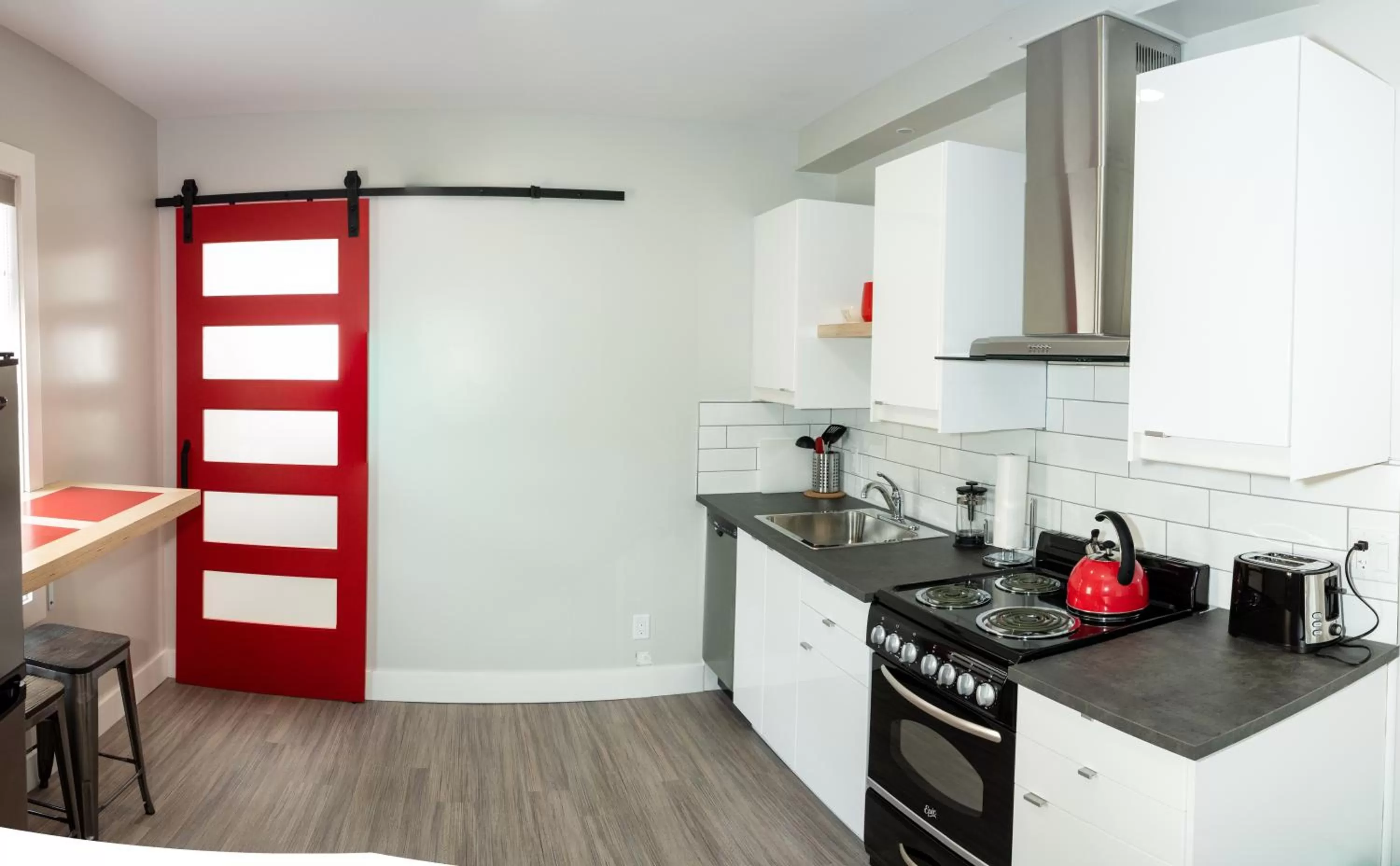 Coffee/tea facilities in Morel Executive Suites