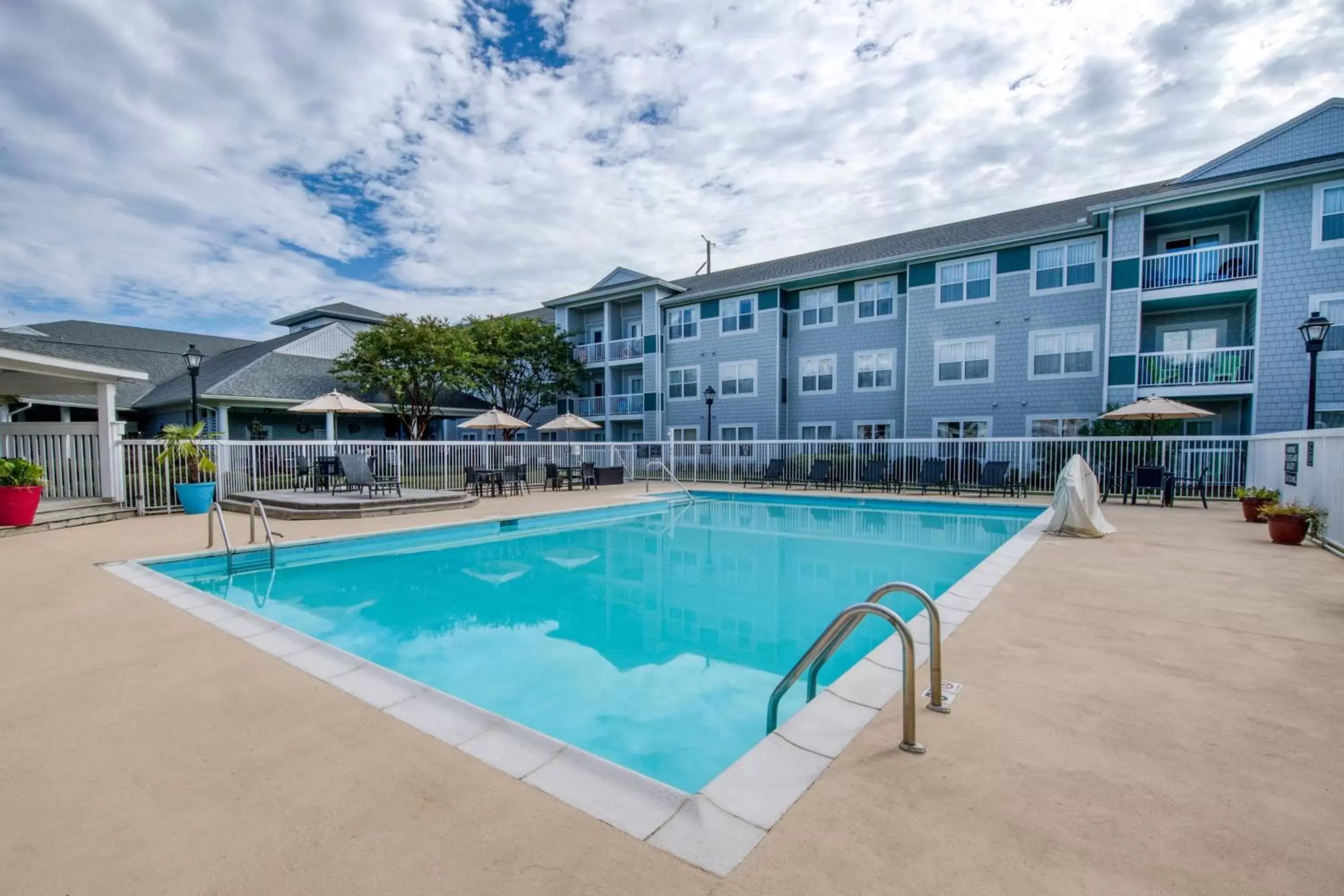 Swimming pool, Property Building in Residence Inn by Marriott Wilmington Landfall