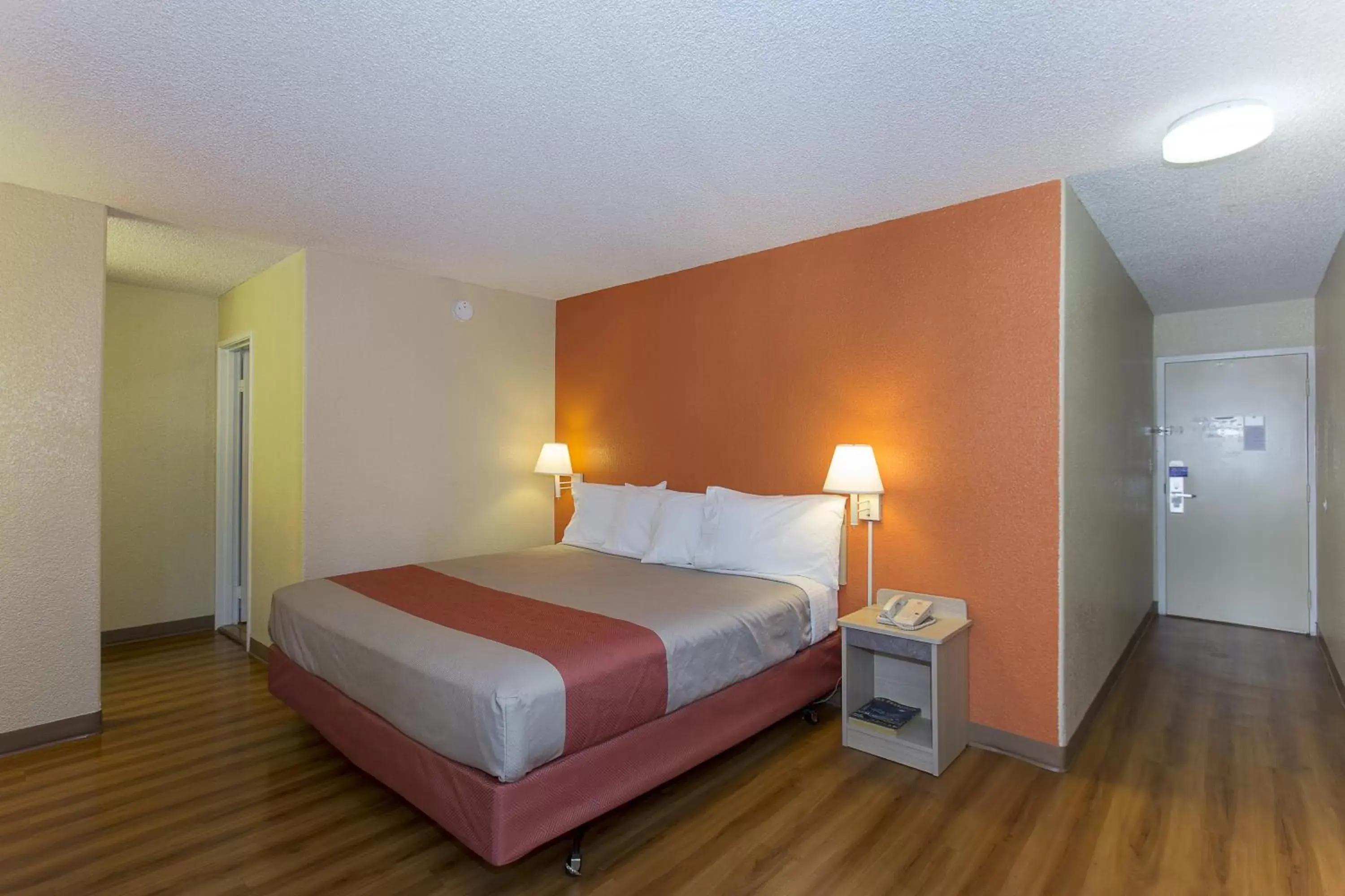 Photo of the whole room, Room Photo in Motel 6 San Francisco Downtown
