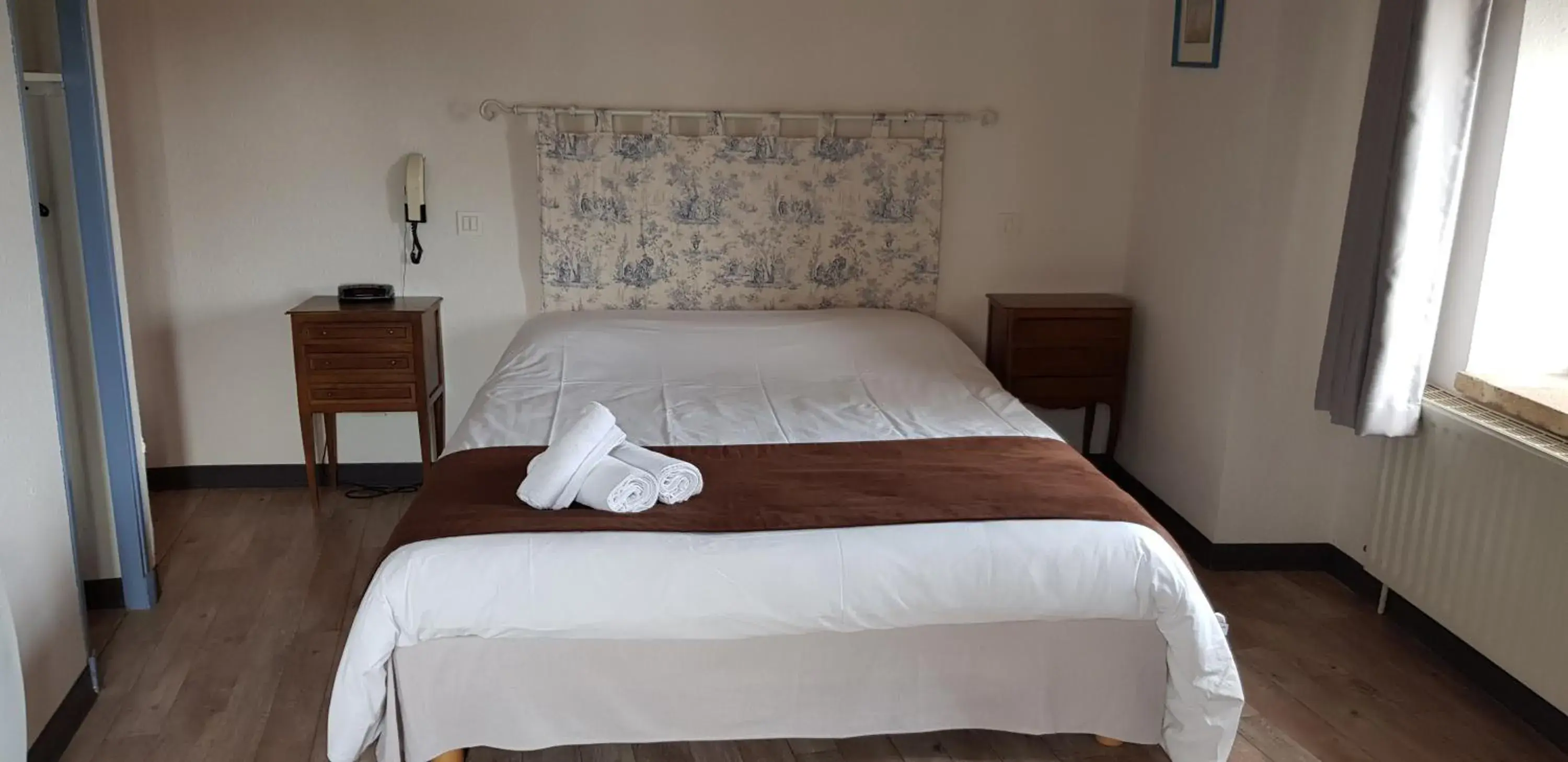 Bed in Logis Hotel le Prieur