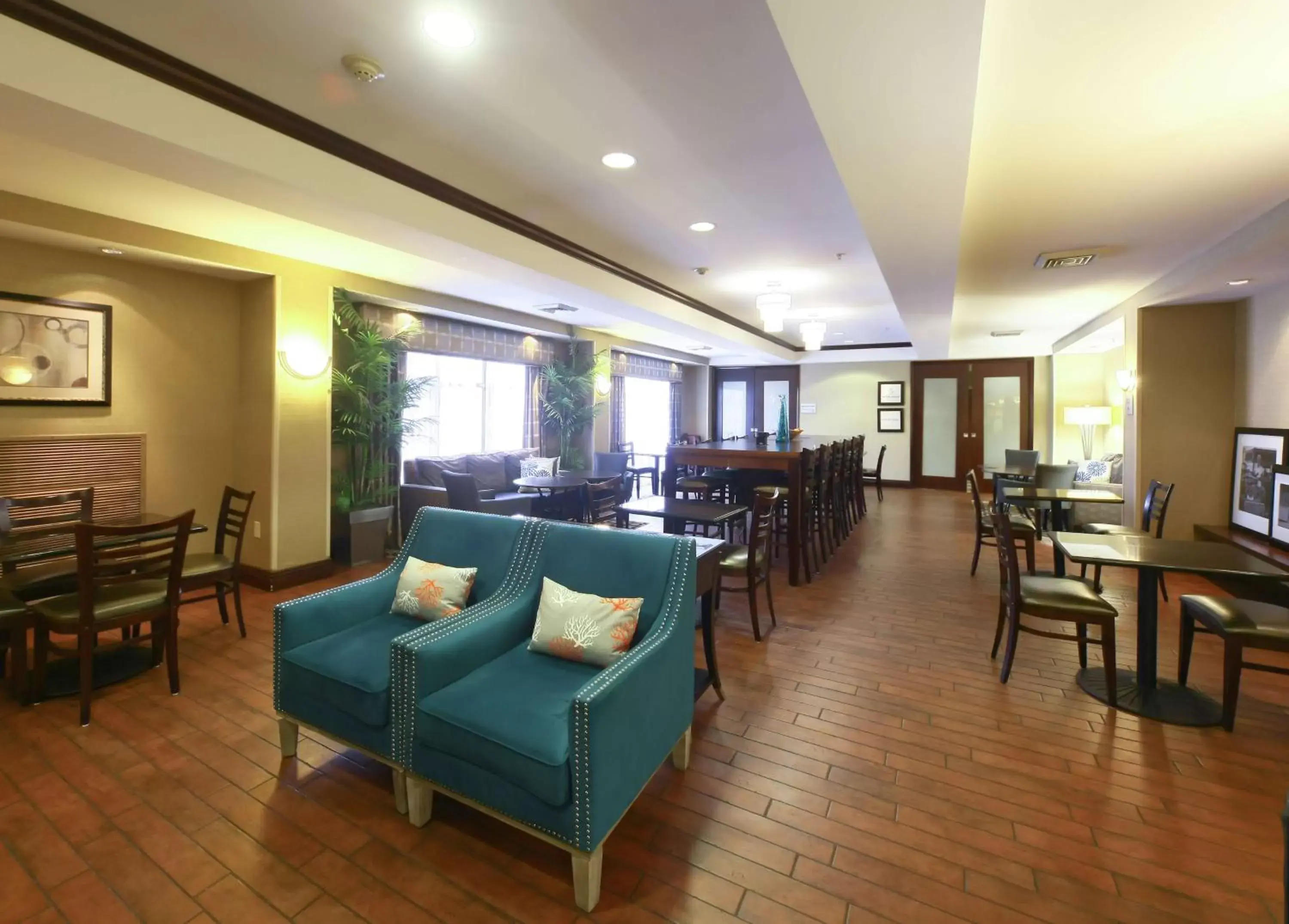 Lobby or reception, Restaurant/Places to Eat in Hampton Inn North Brunswick