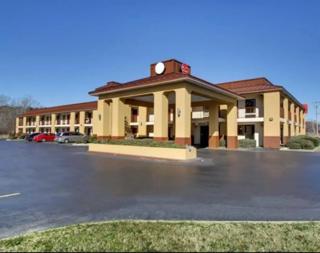 Property Building in econo lodge