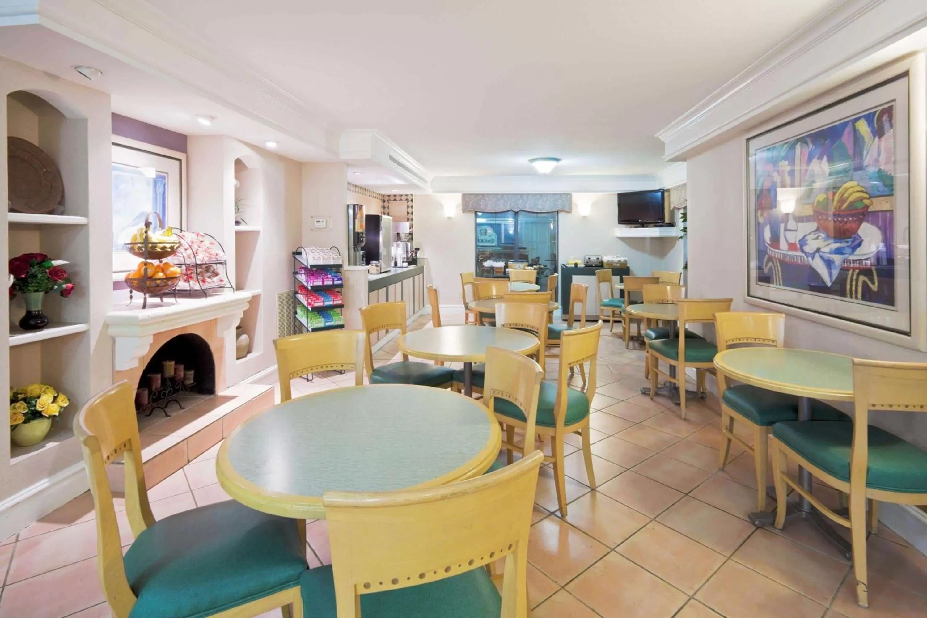 Restaurant/places to eat in La Quinta Inn by Wyndham Tallahassee North