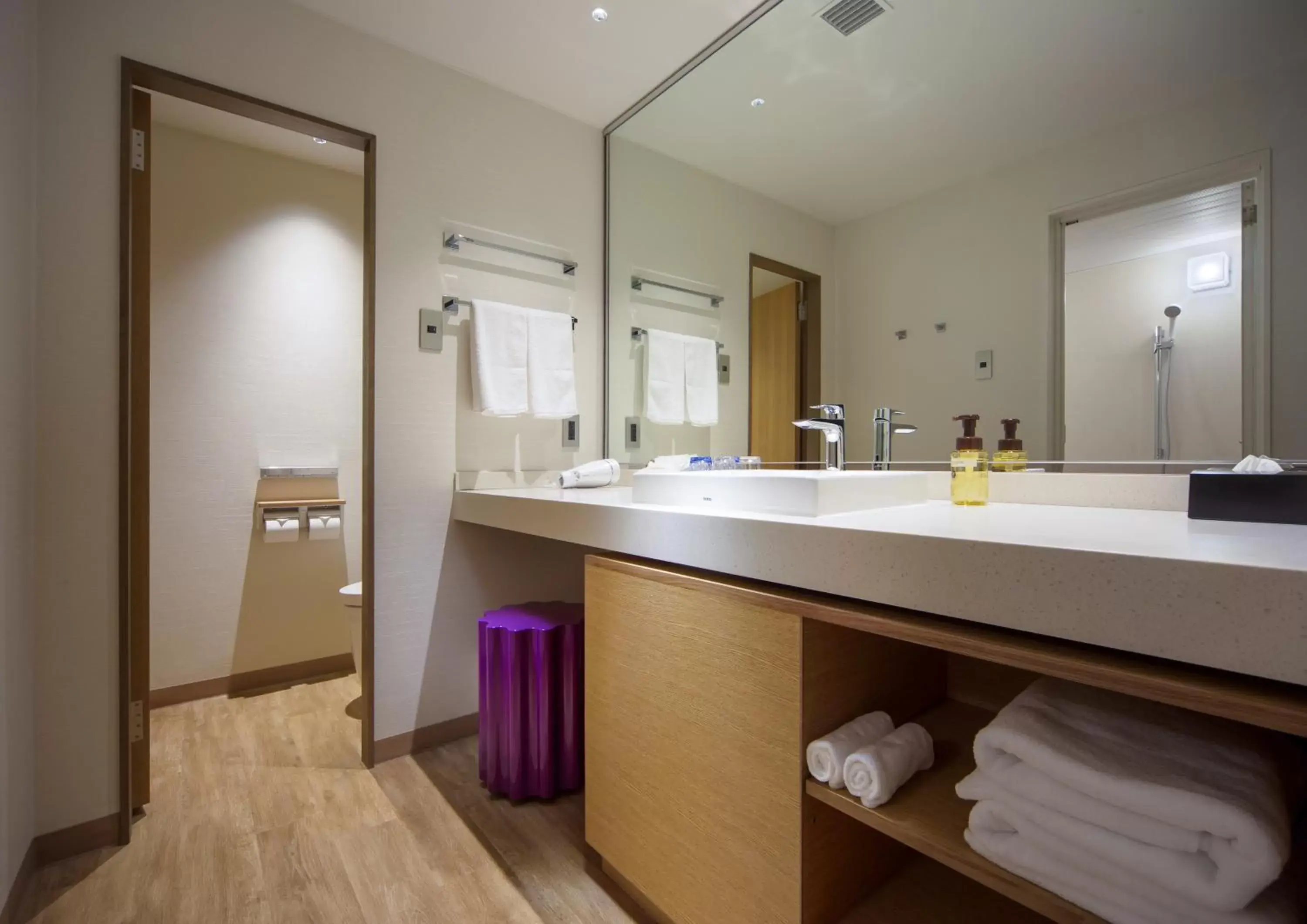 Photo of the whole room, Bathroom in Holiday Inn Resort Shinano-Omachi Kuroyon, an IHG Hotel