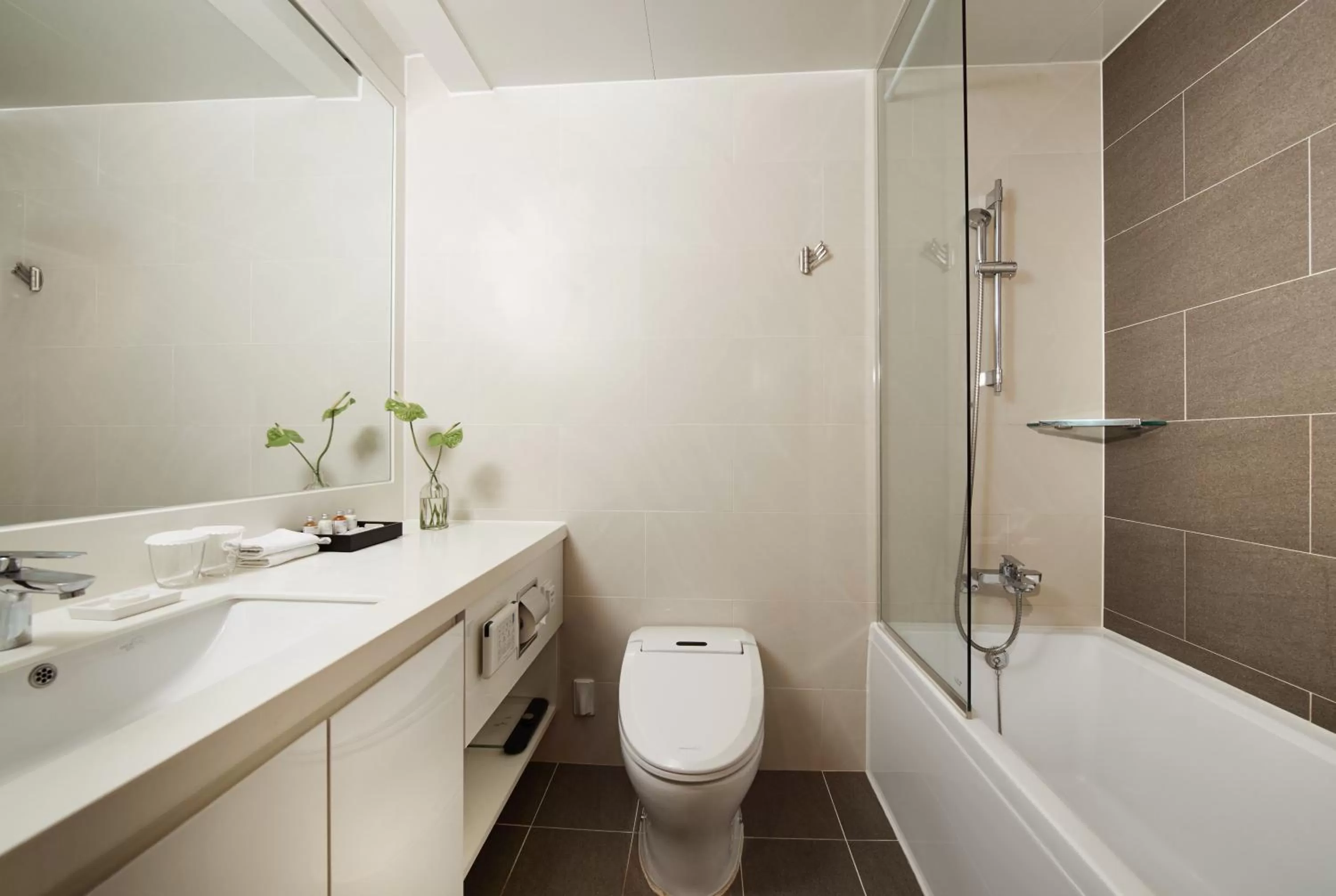 Shower in Fraser Place Namdaemun Seoul