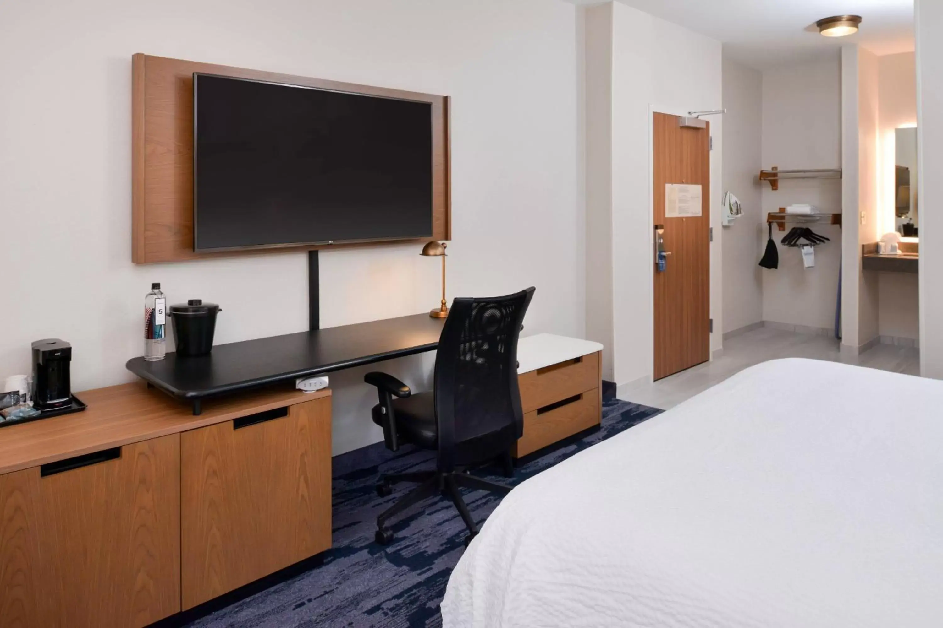 Photo of the whole room, TV/Entertainment Center in Fairfield Inn Arlington Near Six Flags