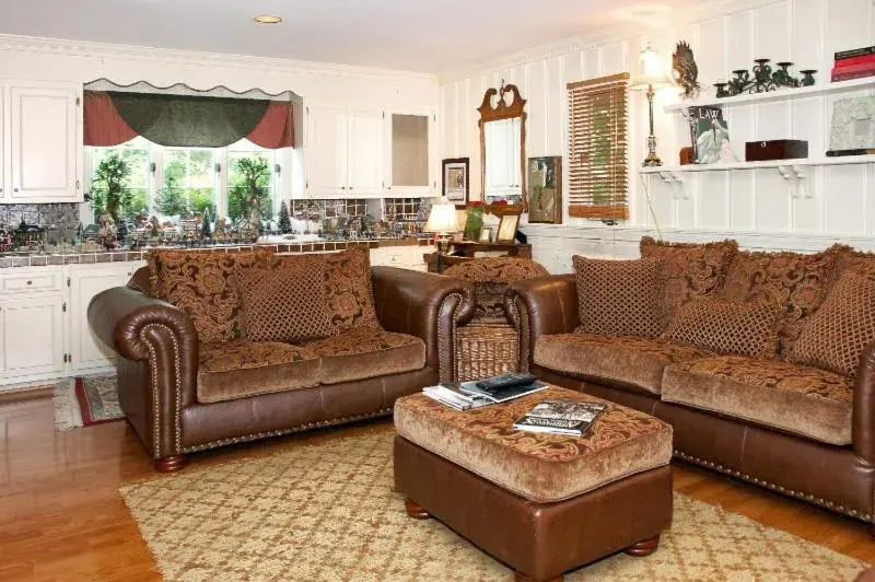 Living room, Seating Area in Longacre Bed And Breakfast