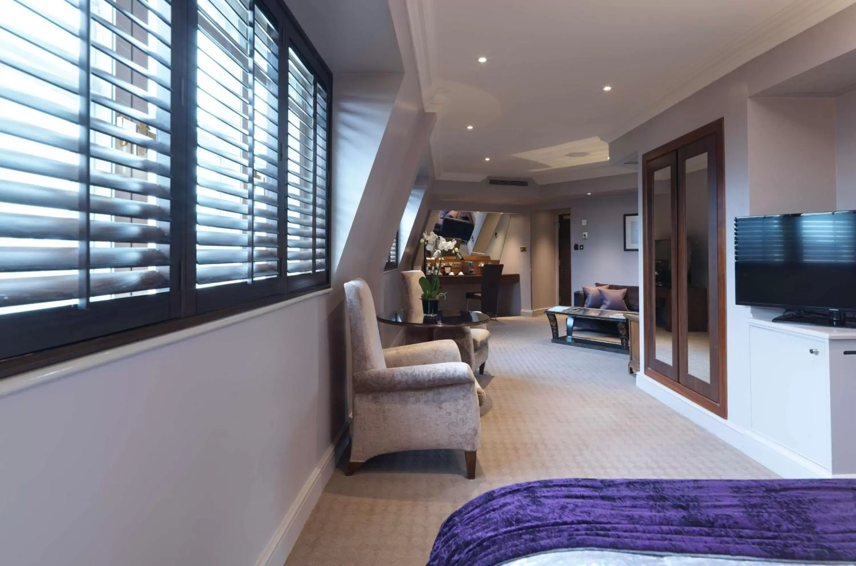 Photo of the whole room, Lobby/Reception in Radisson Blu Edwardian Hampshire Hotel, London