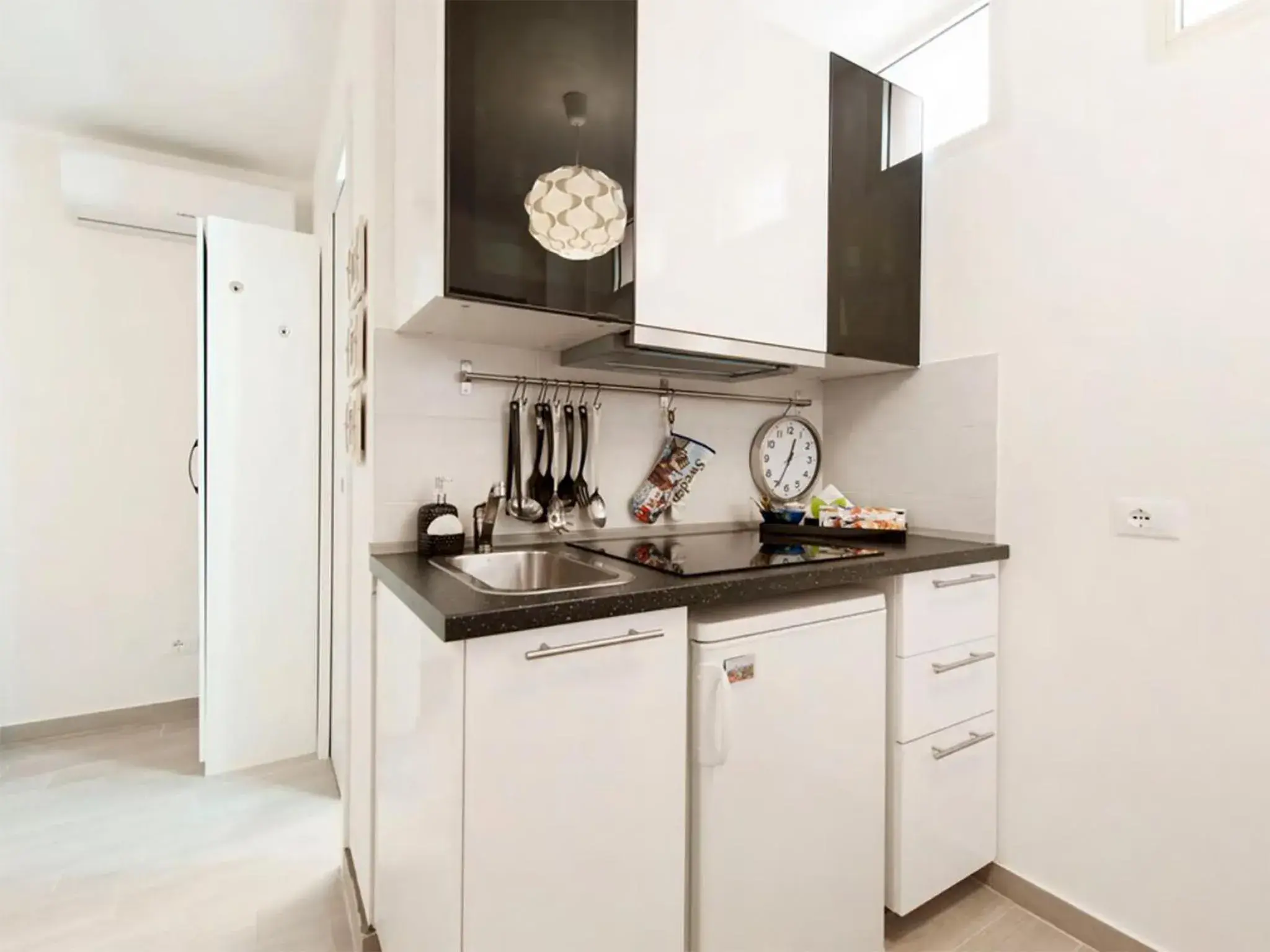 Decorative detail, Kitchen/Kitchenette in Condotti Apartment
