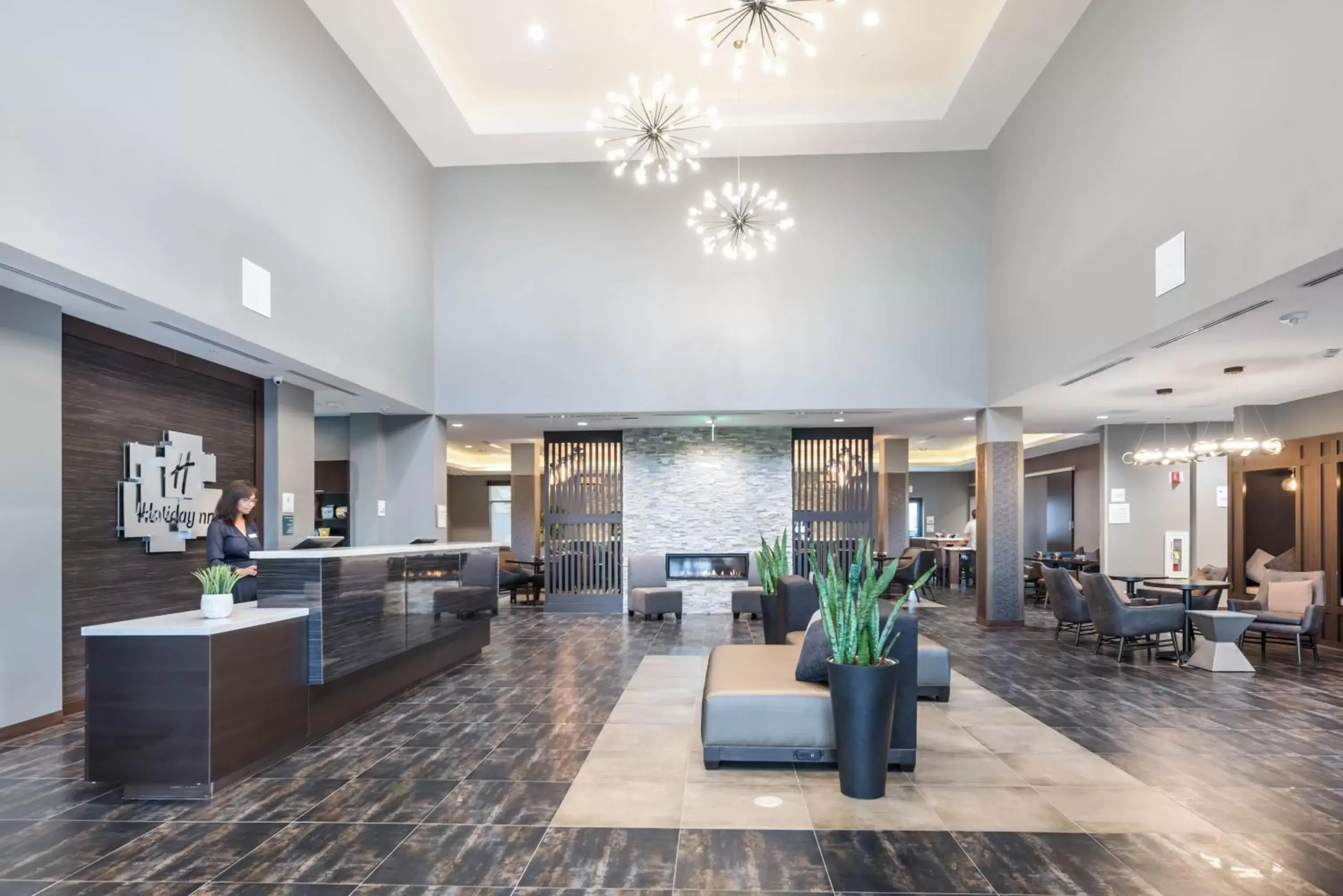 Property building, Lobby/Reception in Holiday Inn Hotel & Suites Silicon Valley – Milpitas, an IHG Hotel