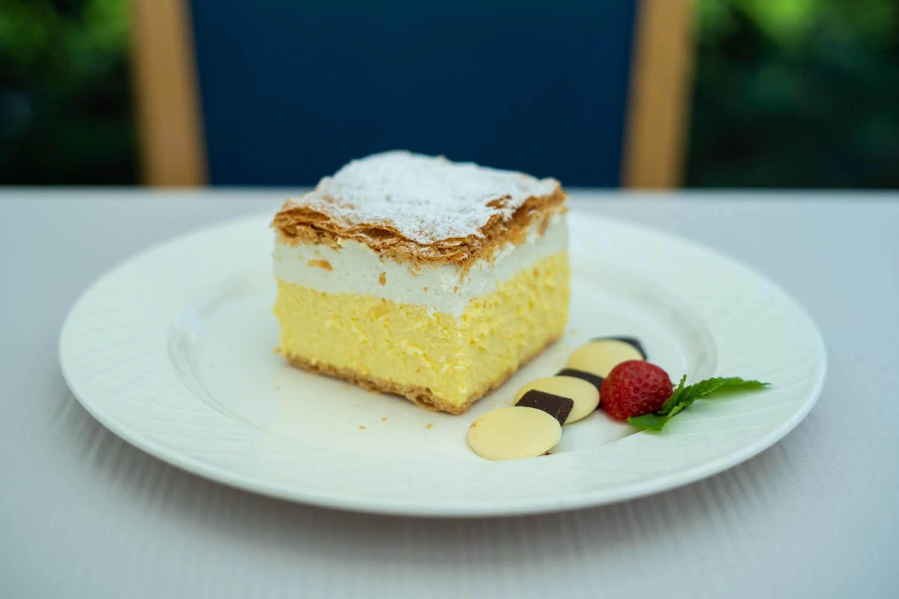 Restaurant/places to eat in Hotel Jezero