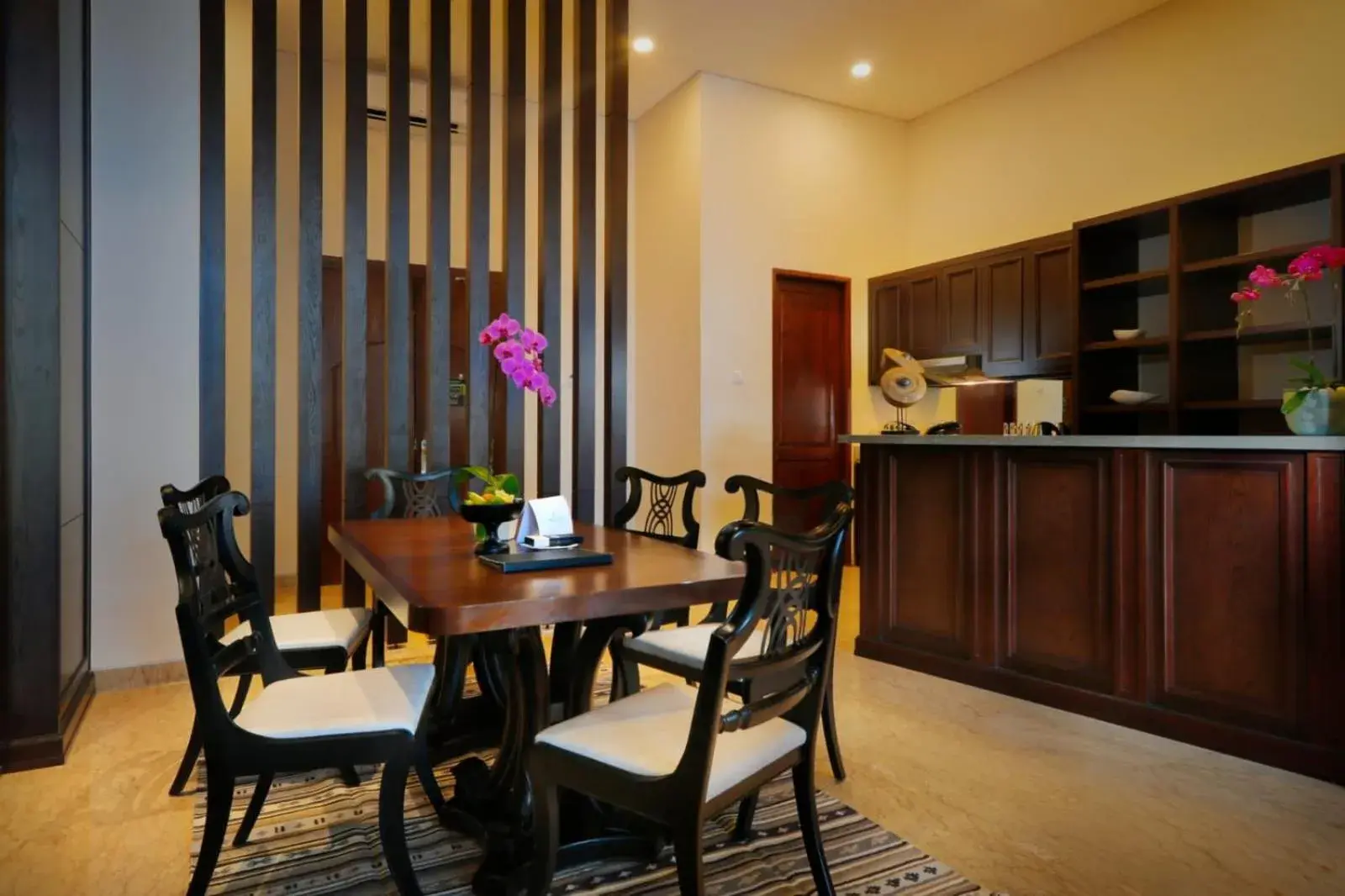 Kitchen or kitchenette, Dining Area in Royal Tulip Springhill Resort Jimbaran