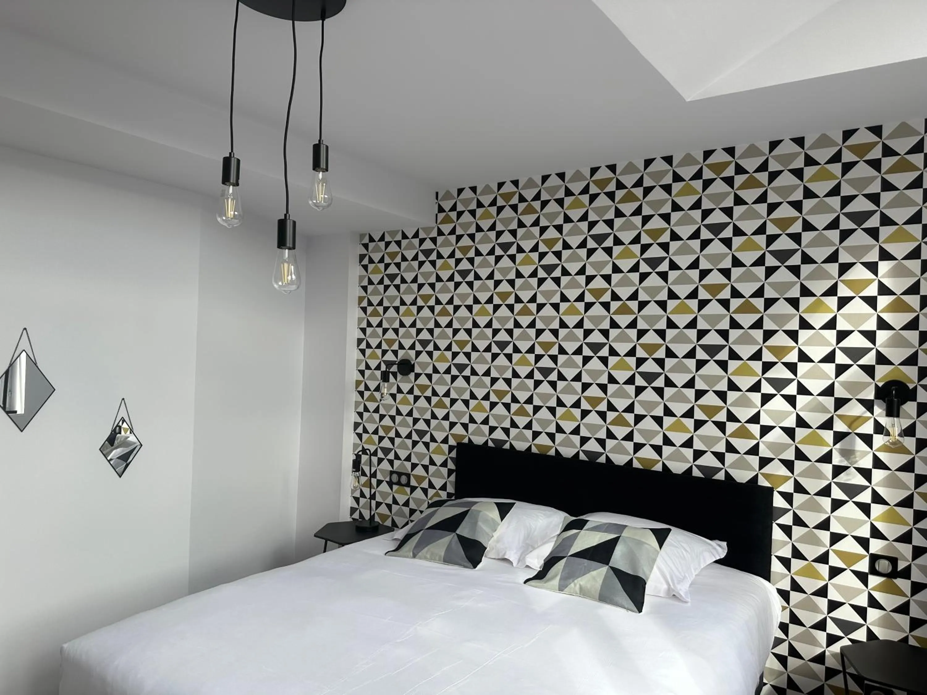 Bed in Hôtel Le Dormeur du Val