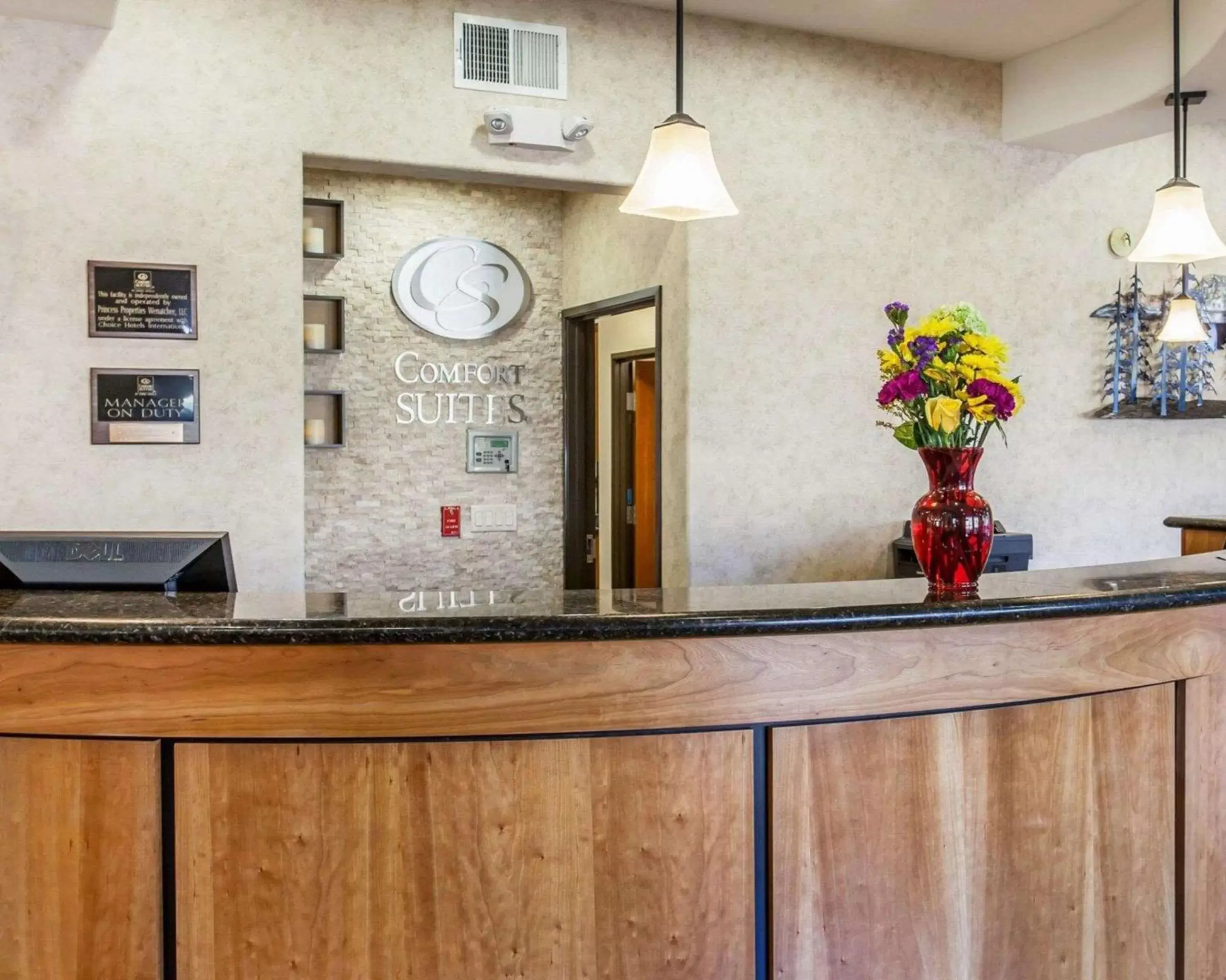 Lobby or reception in Comfort Suites Wenatchee Gateway Lobby or reception in Comfort Suites Wenatchee Gateway