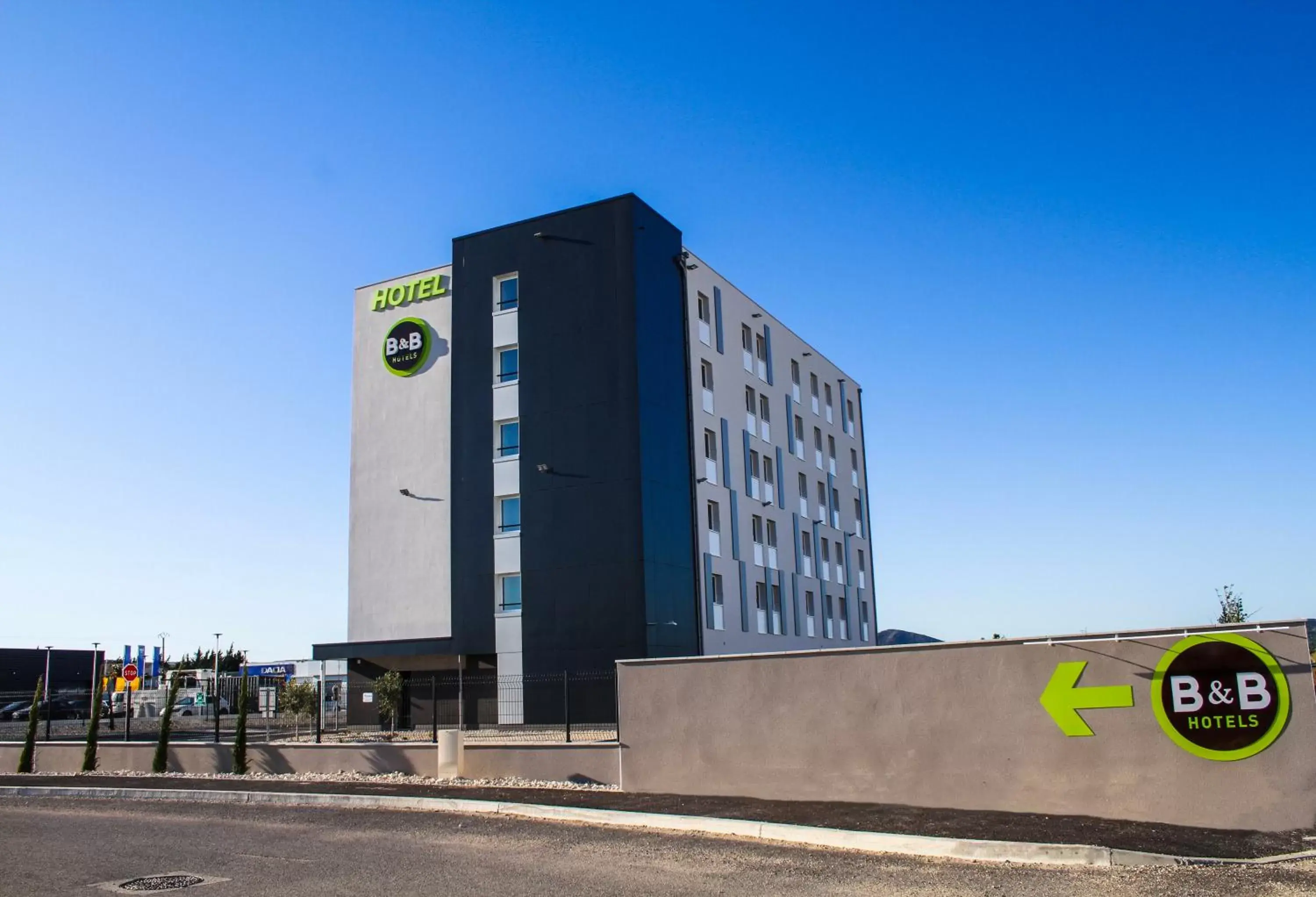 Facade/entrance, Property Building in B&B HOTEL Montélimar Sud