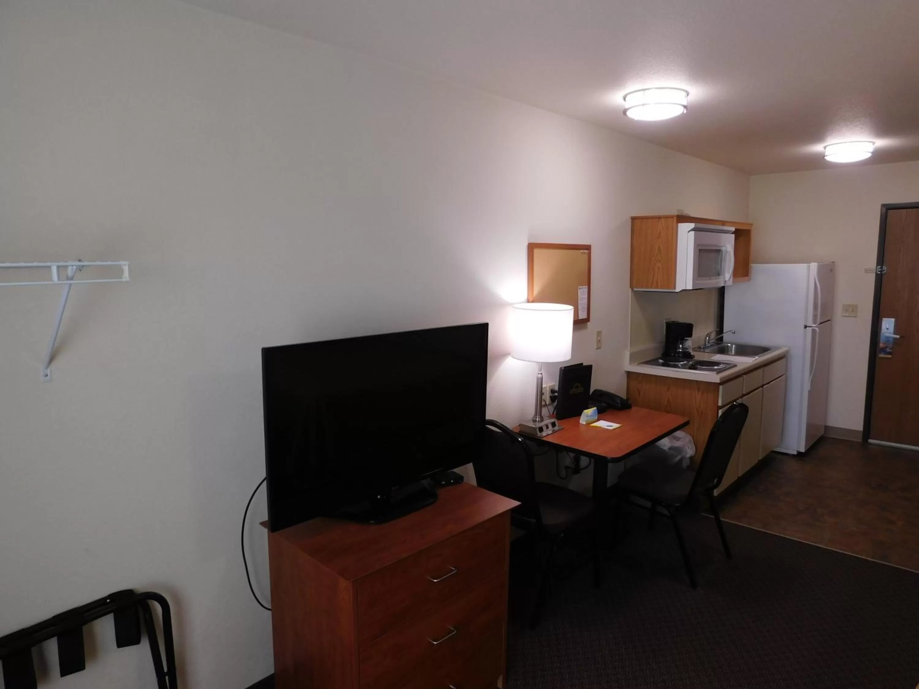 Kitchen or kitchenette in Birch Hill Suites Rochester - Med City