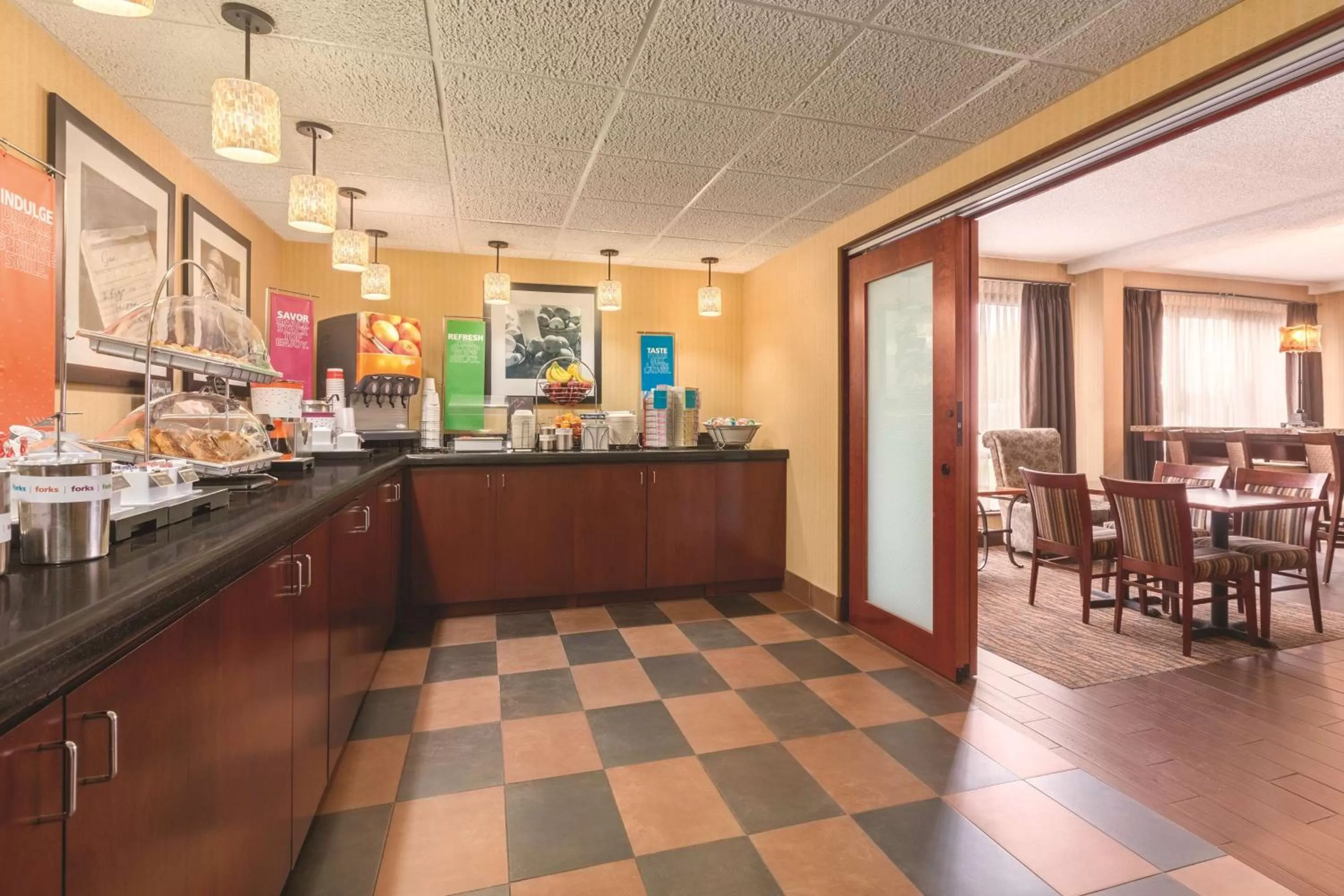 Breakfast in Hampton Inn Des Moines-Airport