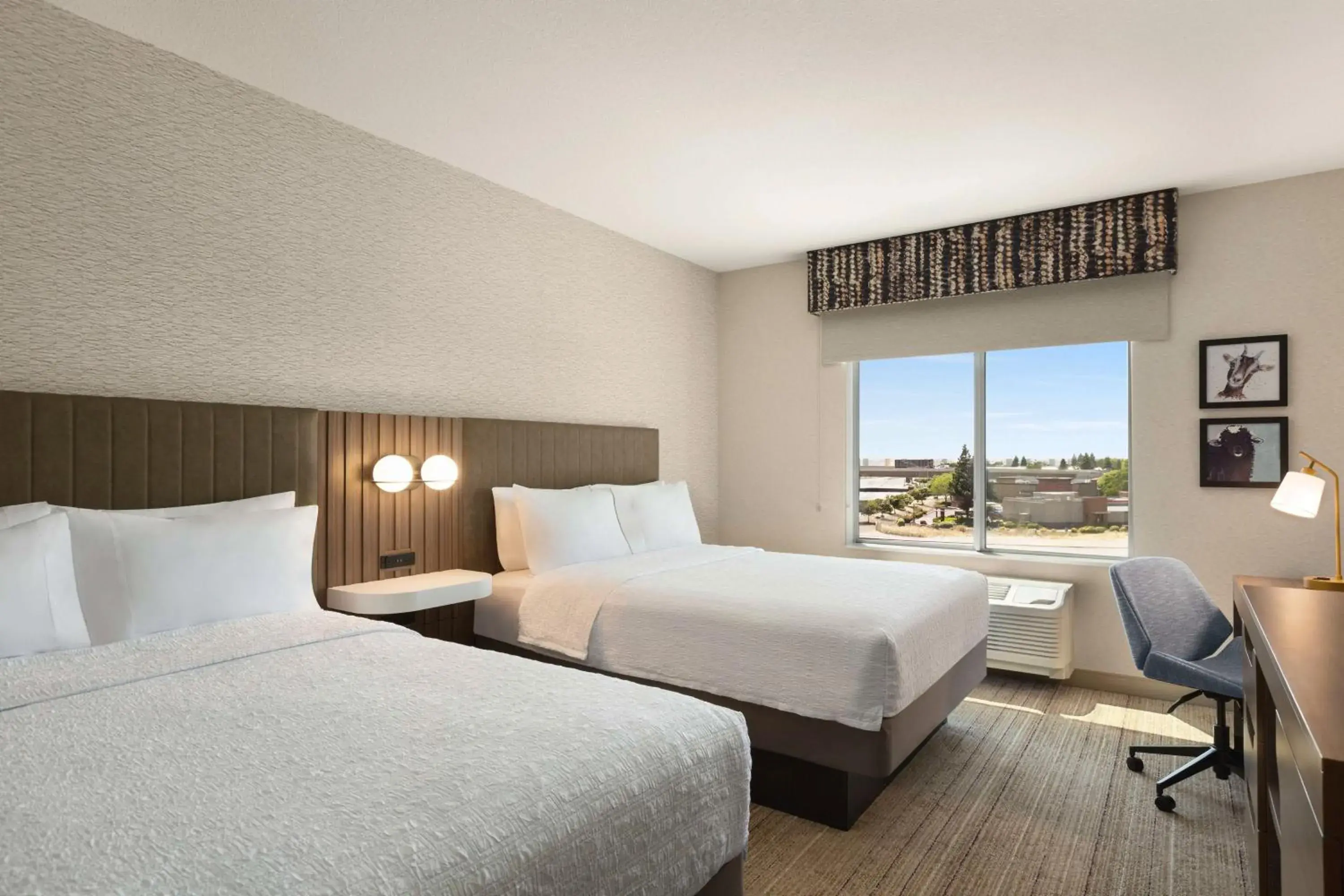Bed in Hampton Inn By Hilton Stockton, CA