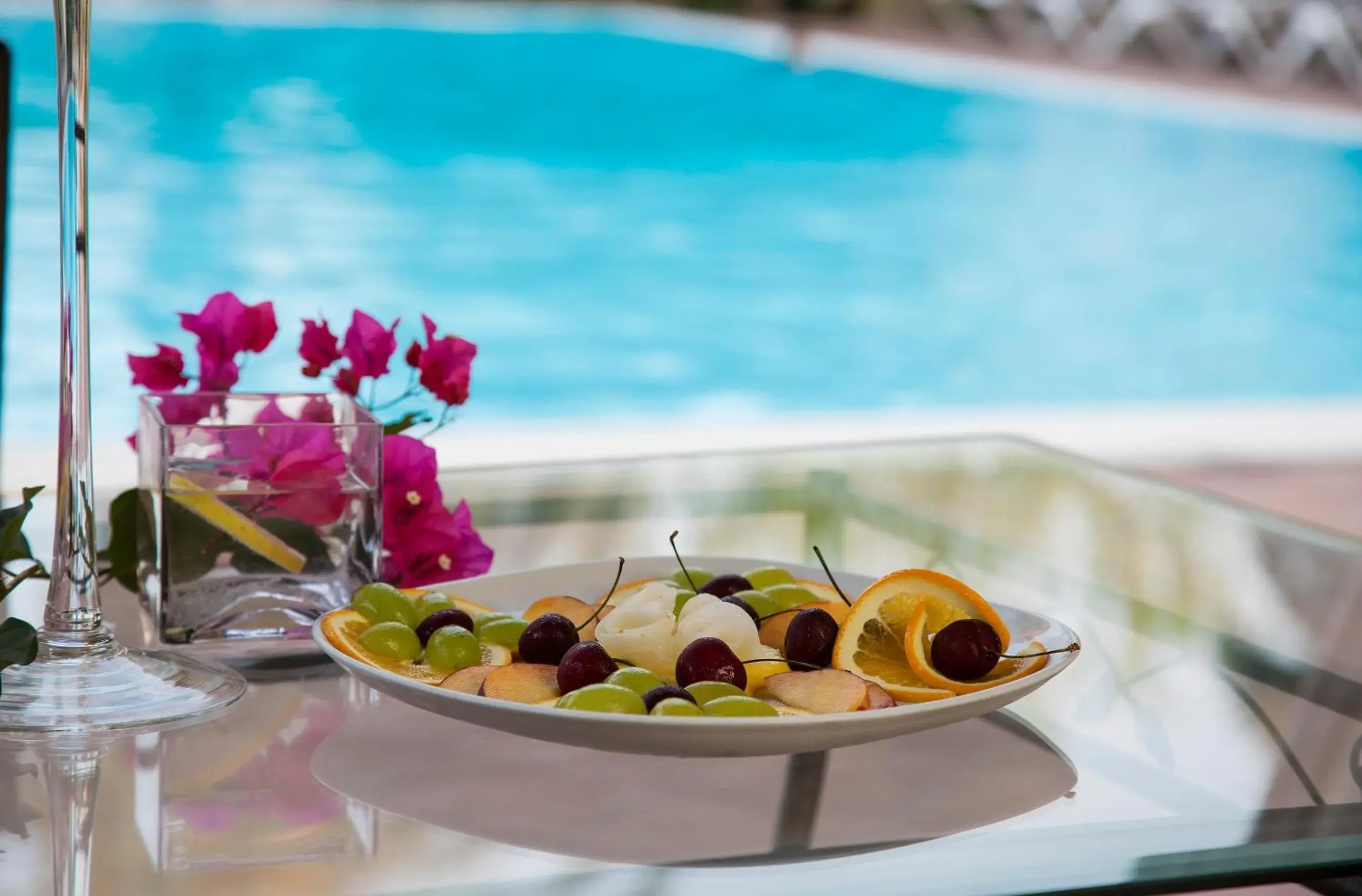 Swimming pool, Food in Hotel Redebora