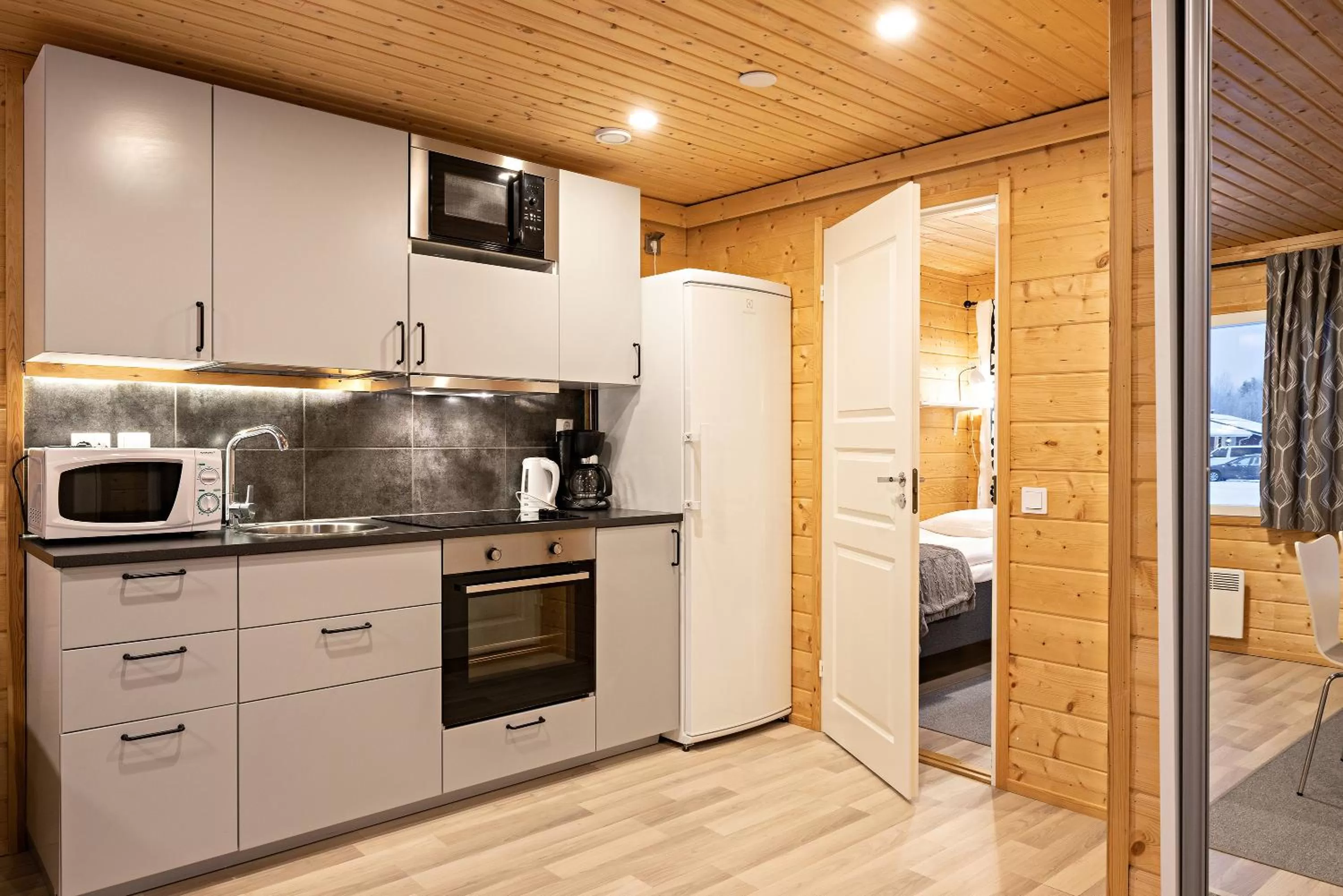 Kitchen/Kitchenette in Arctic River Resort